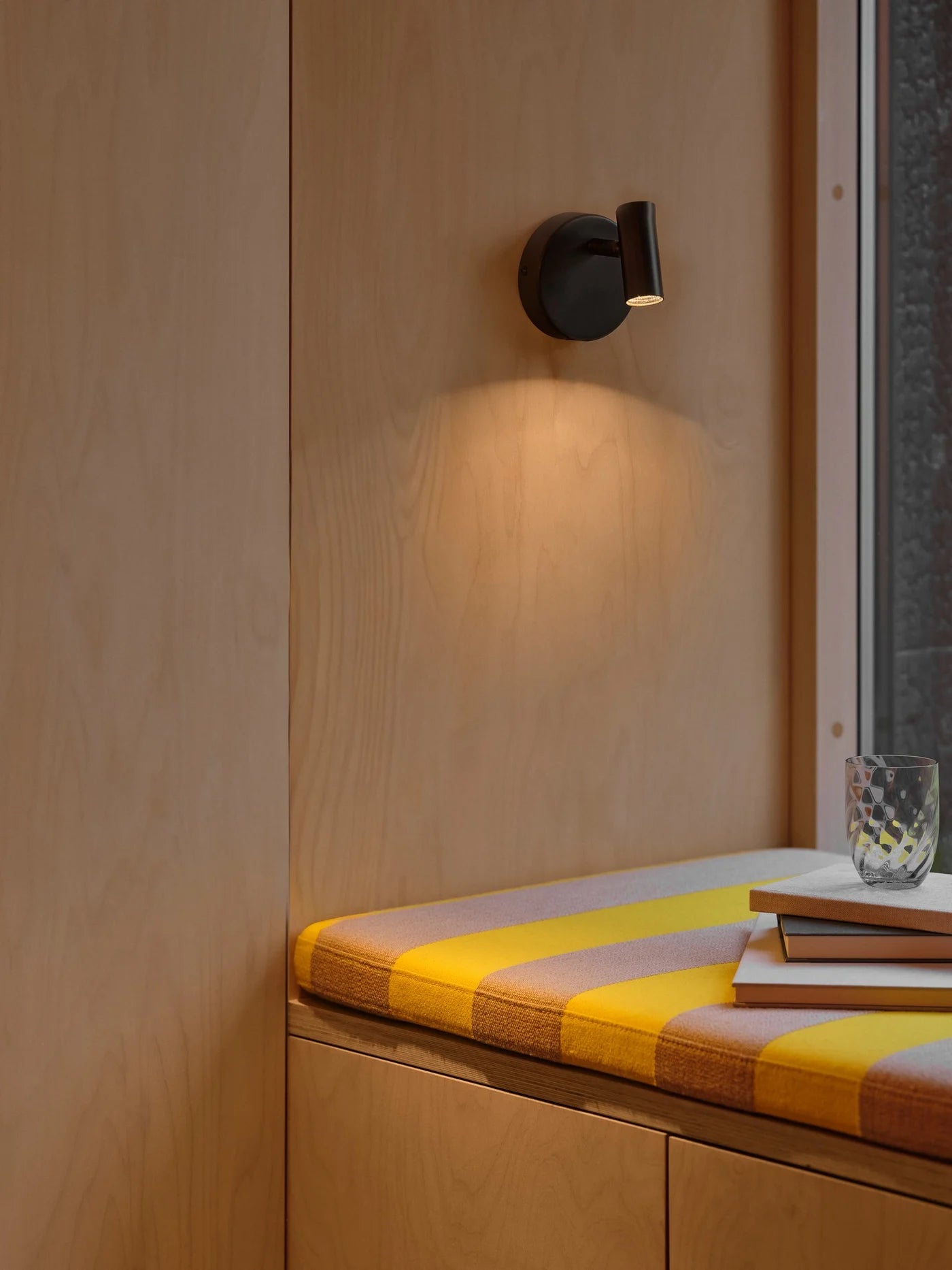 Omari Wall Light- Black/ White