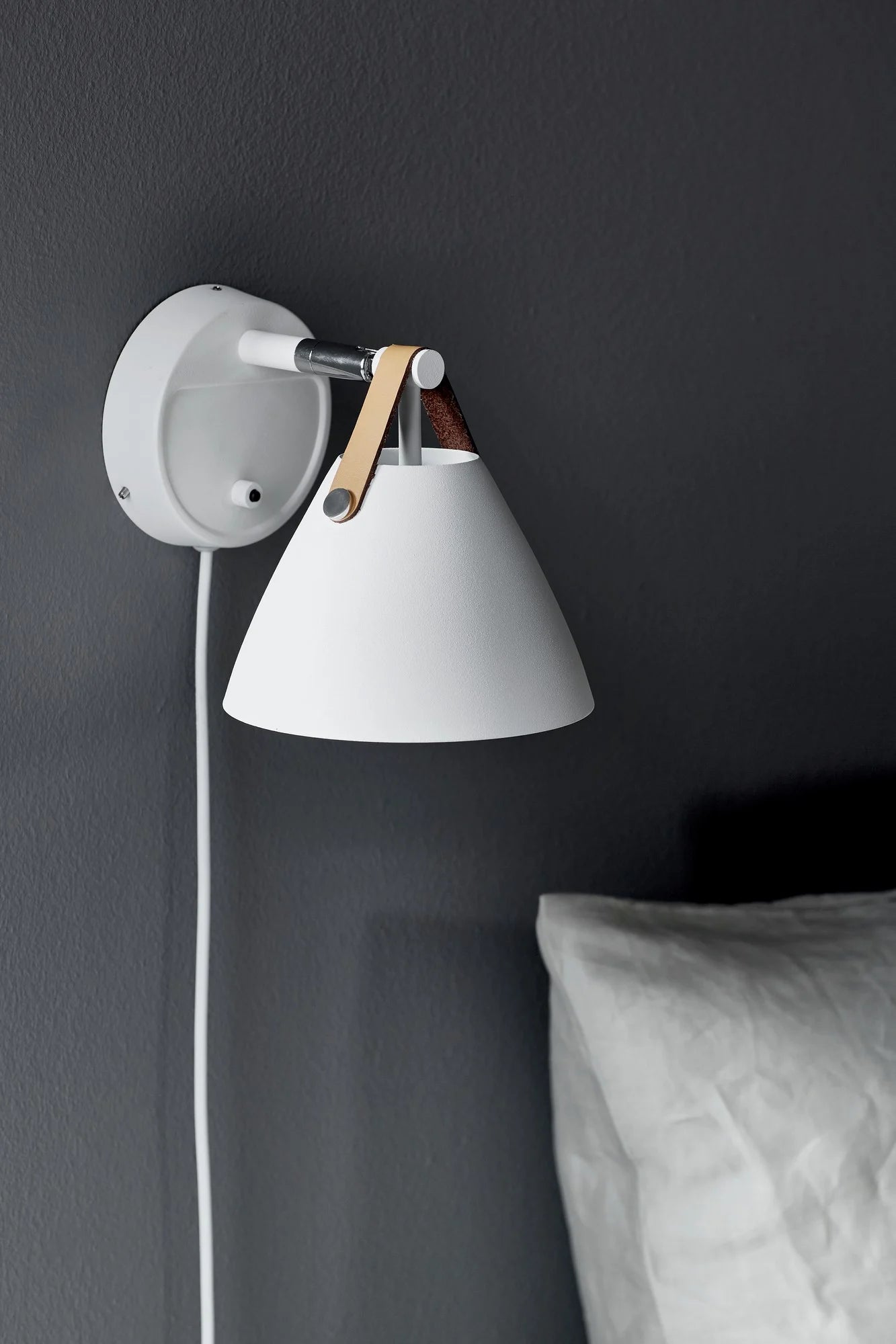 Strap 15' Wall Light- Black/ White