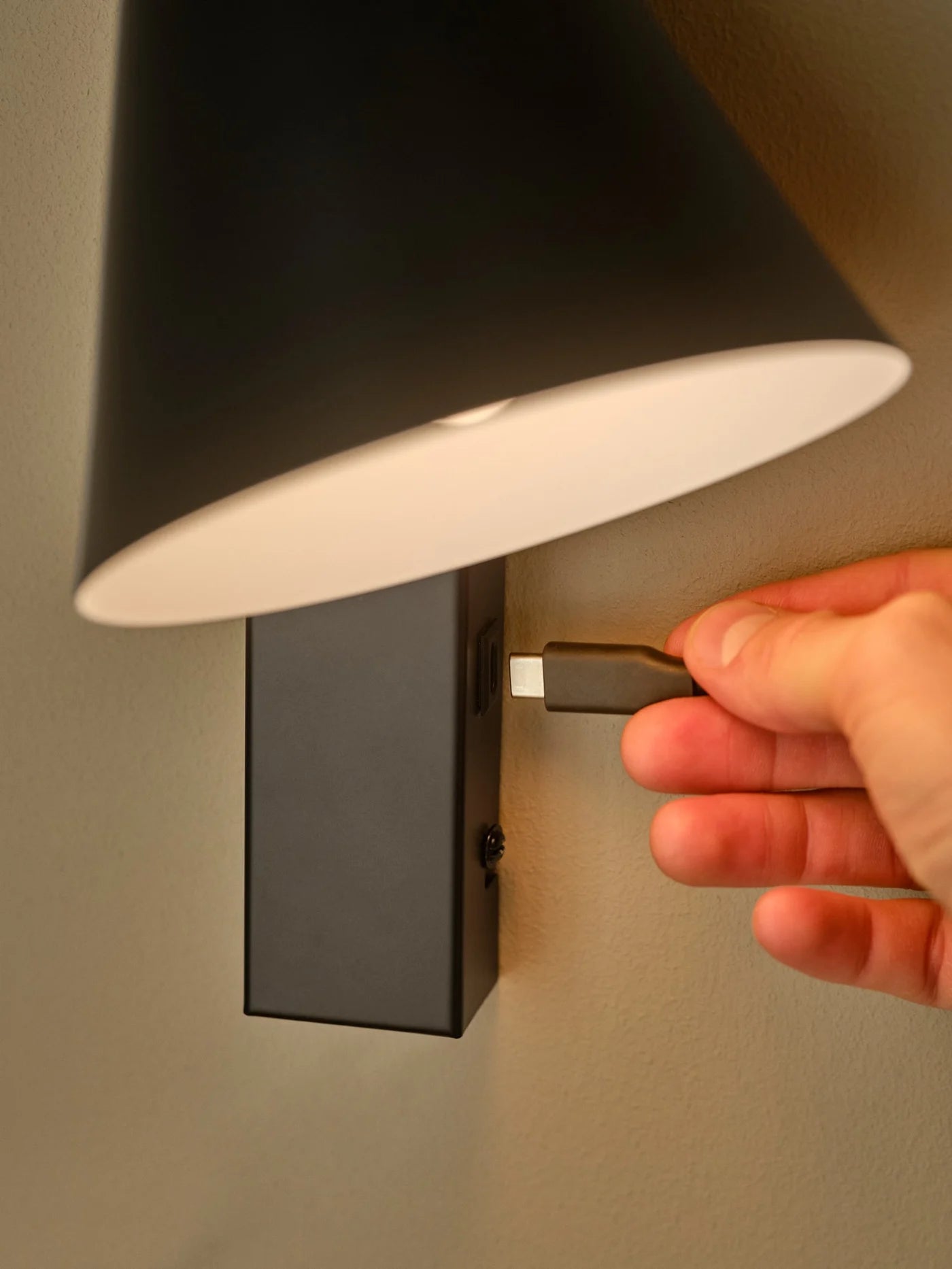 Wilmer Wall Light- Black/ White