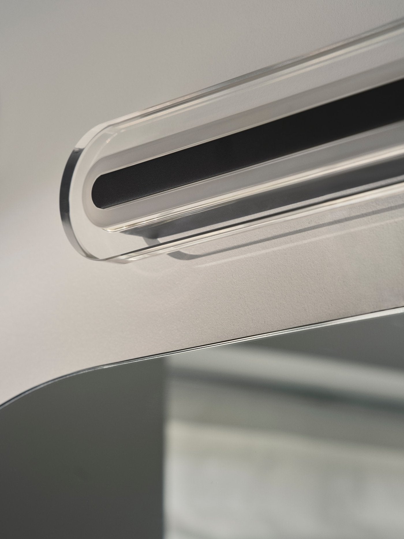 Cavara Wall light- Black/ Brass