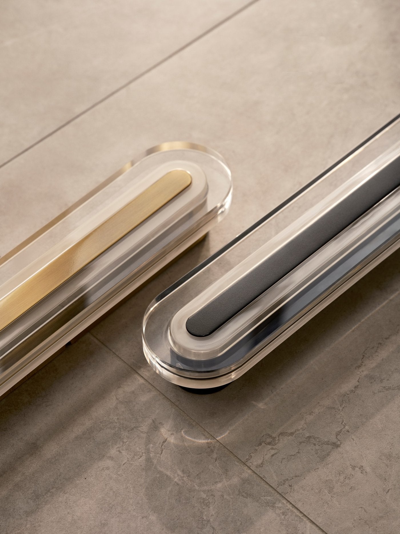 Cavara Wall light- Black/ Brass