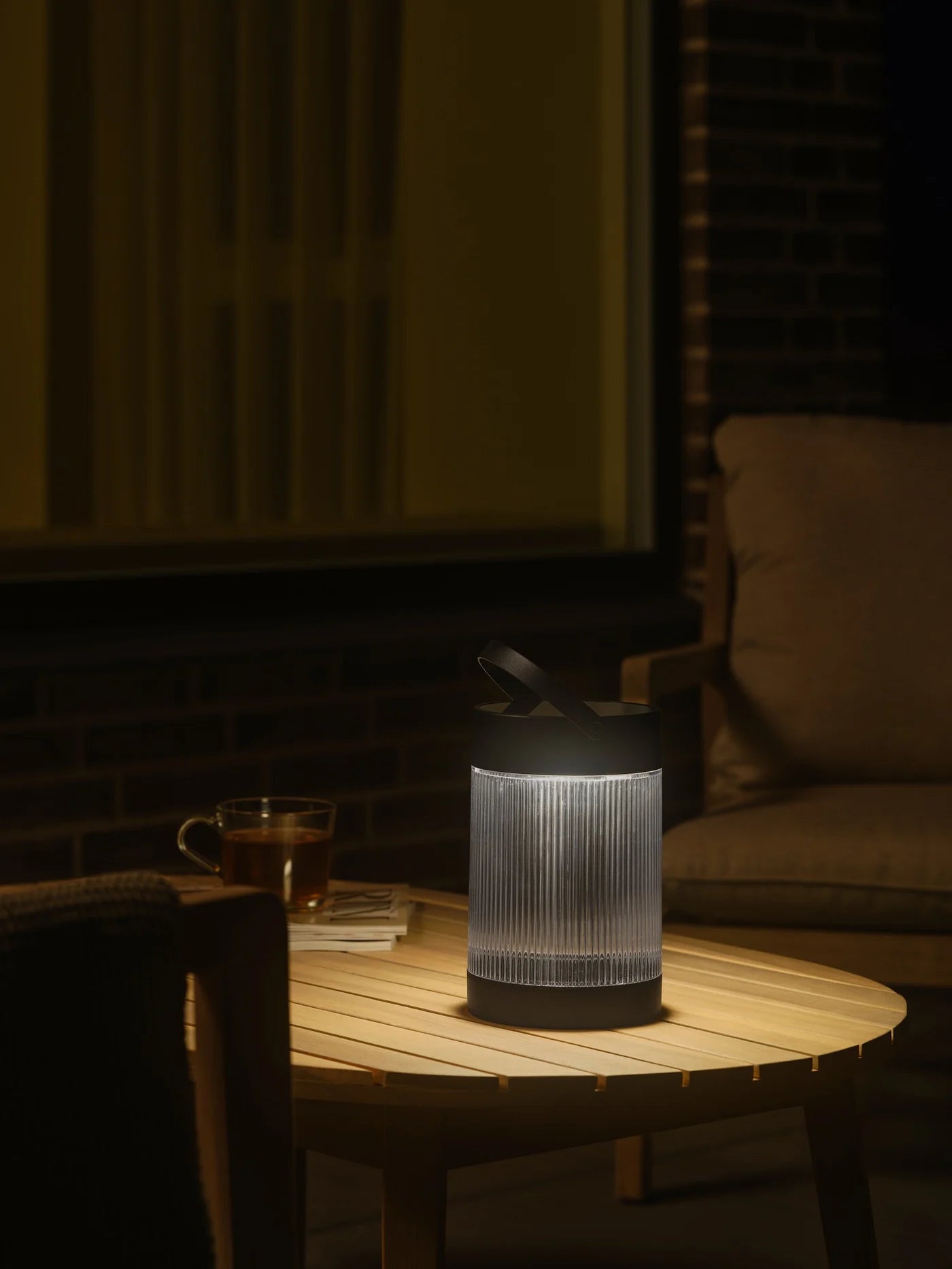 Coupar Solar Table lamp- Black/ Sand Finish