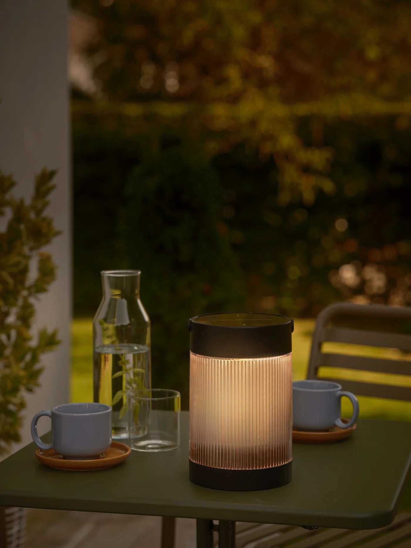 Coupar Solar Table lamp- Black/ Sand Finish