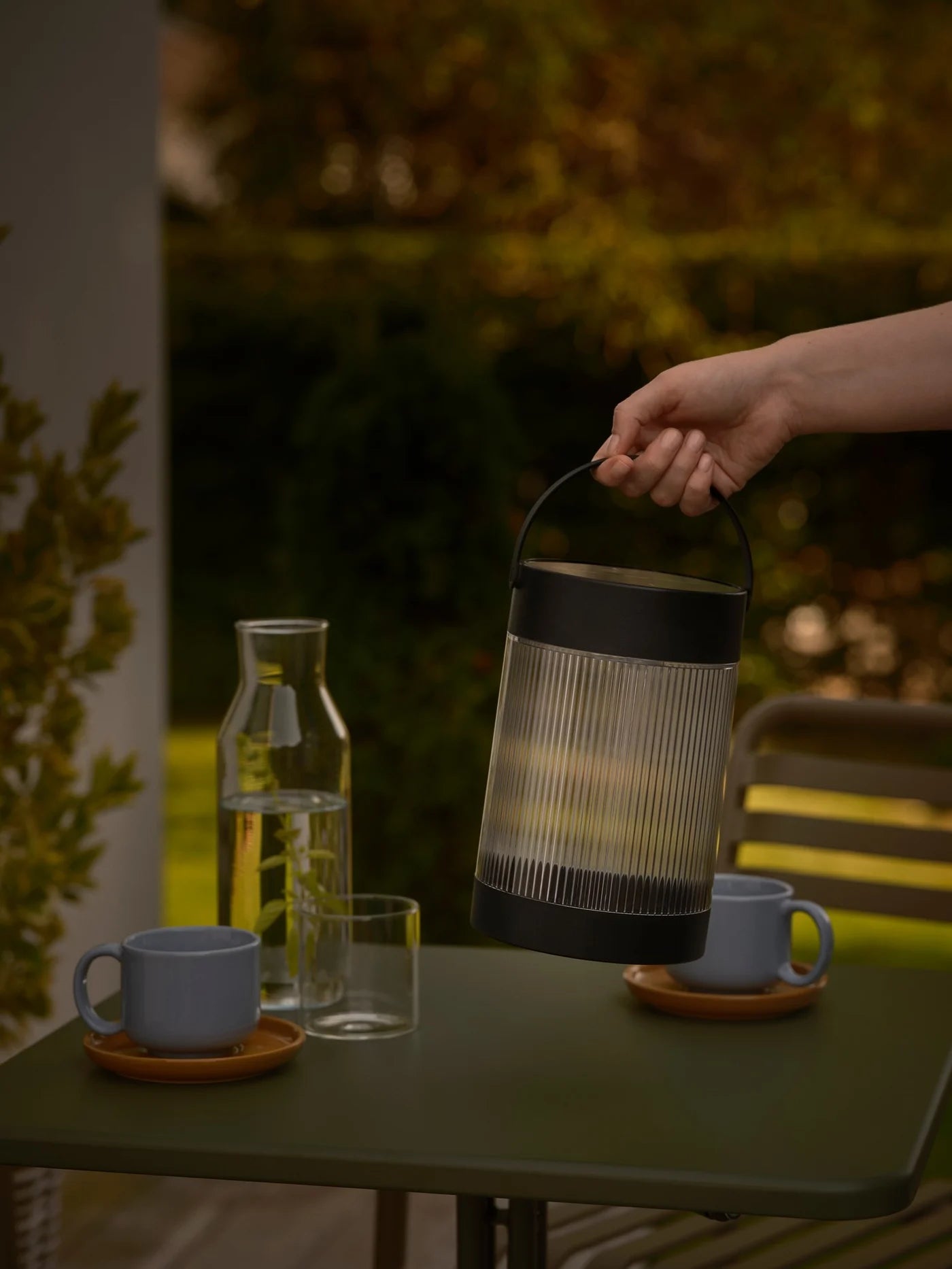 Coupar Solar Table lamp- Black/ Sand Finish