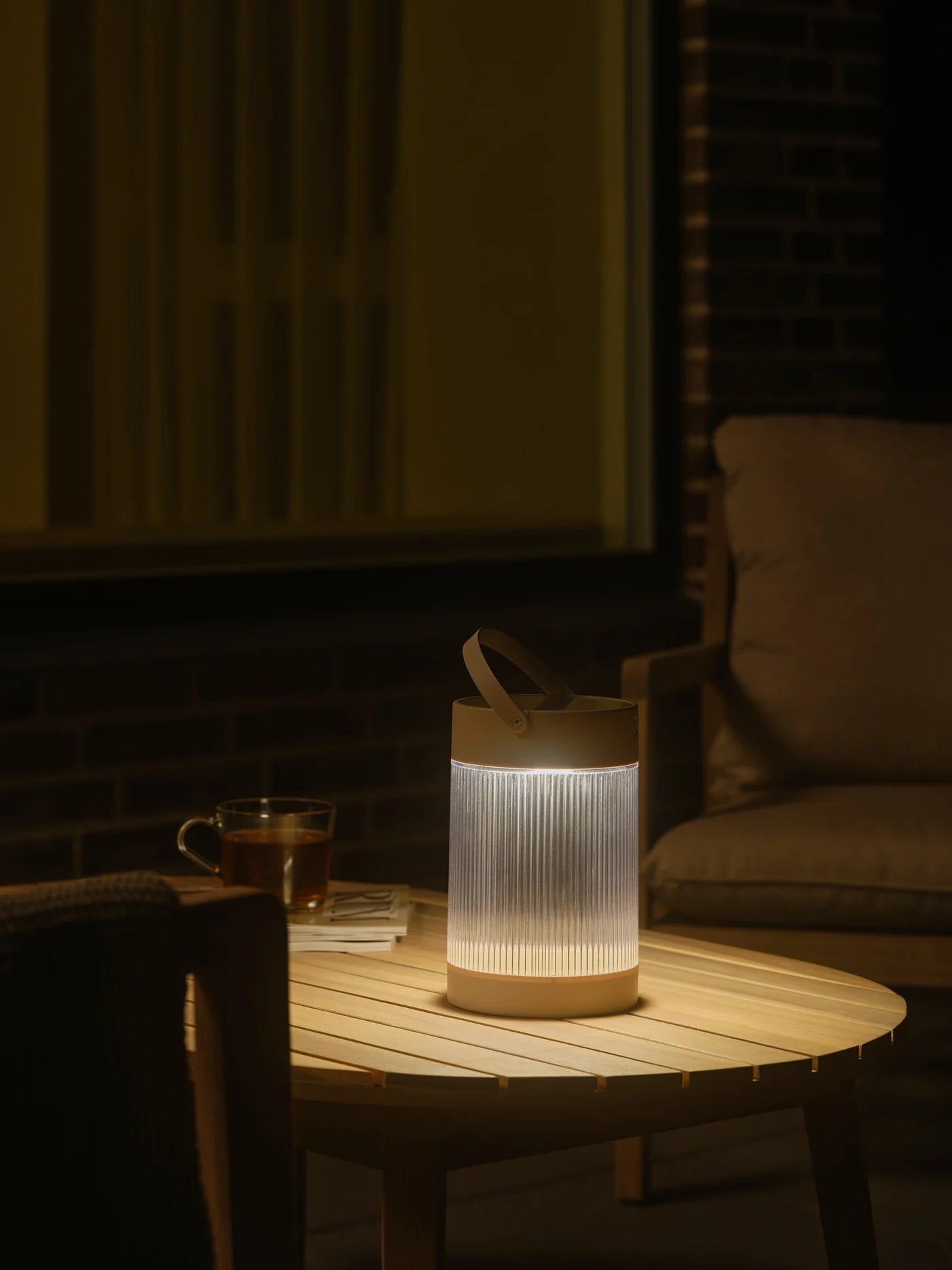 Coupar Solar Table lamp- Black/ Sand Finish