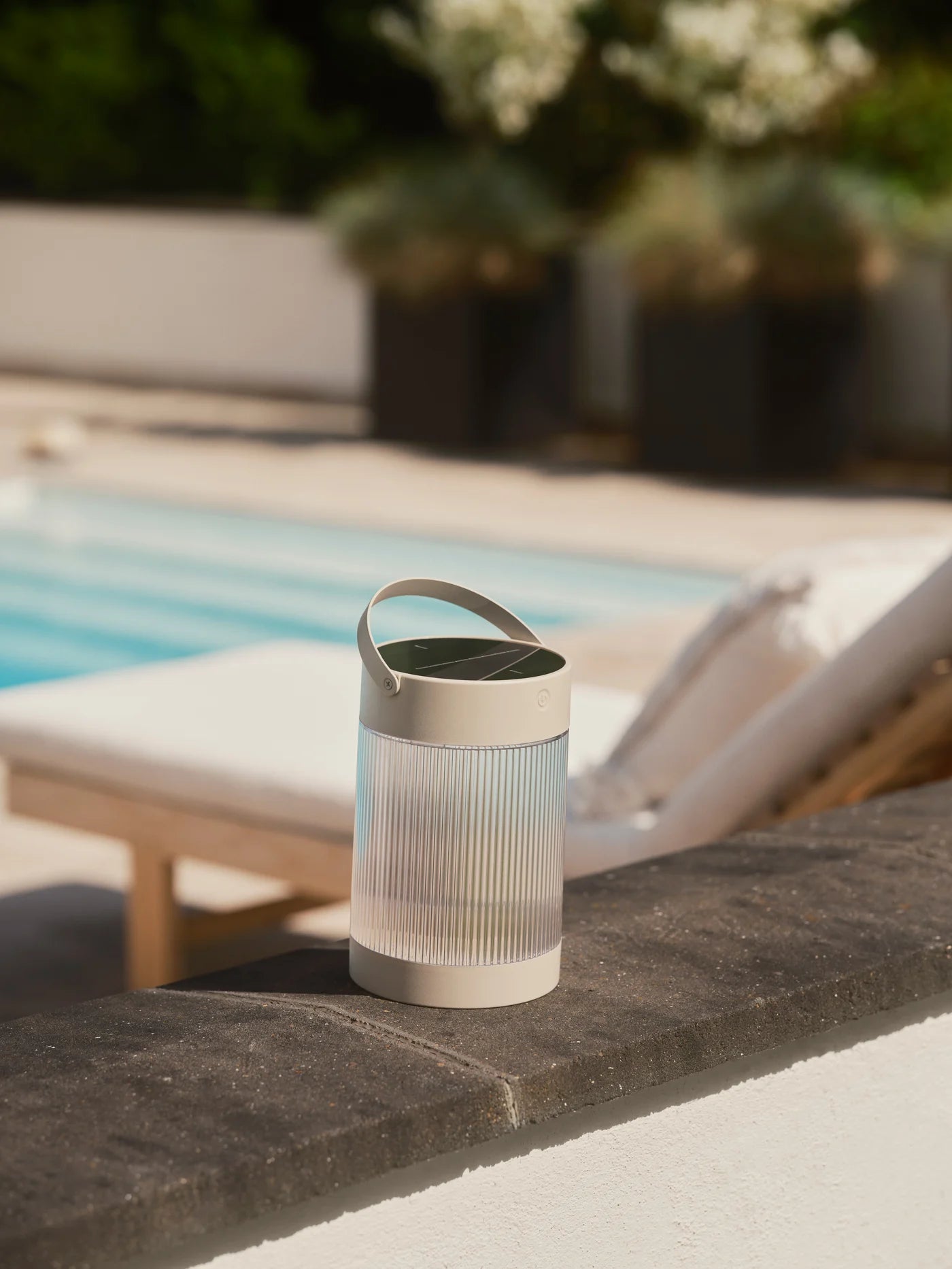 Coupar Solar Table lamp- Black/ Sand Finish