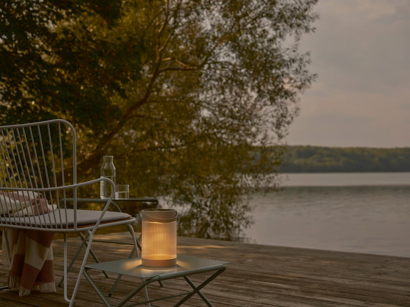 Coupar Solar Table lamp- Black/ Sand Finish