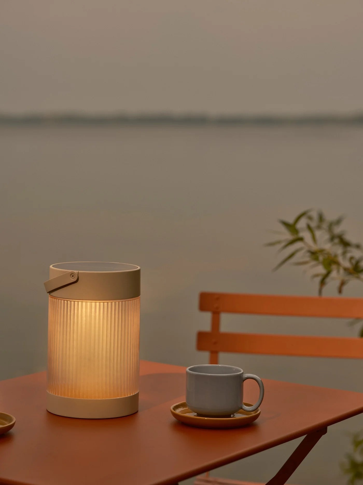 Coupar Solar Table lamp- Black/ Sand Finish