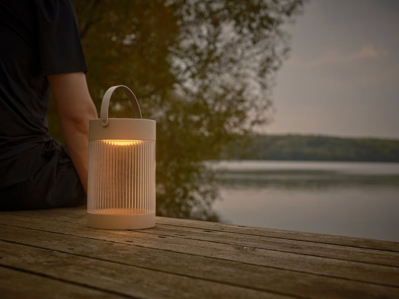 Coupar Solar Table lamp- Black/ Sand Finish