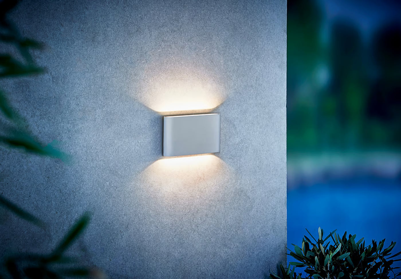 Kinver Wall Light- Black/ White