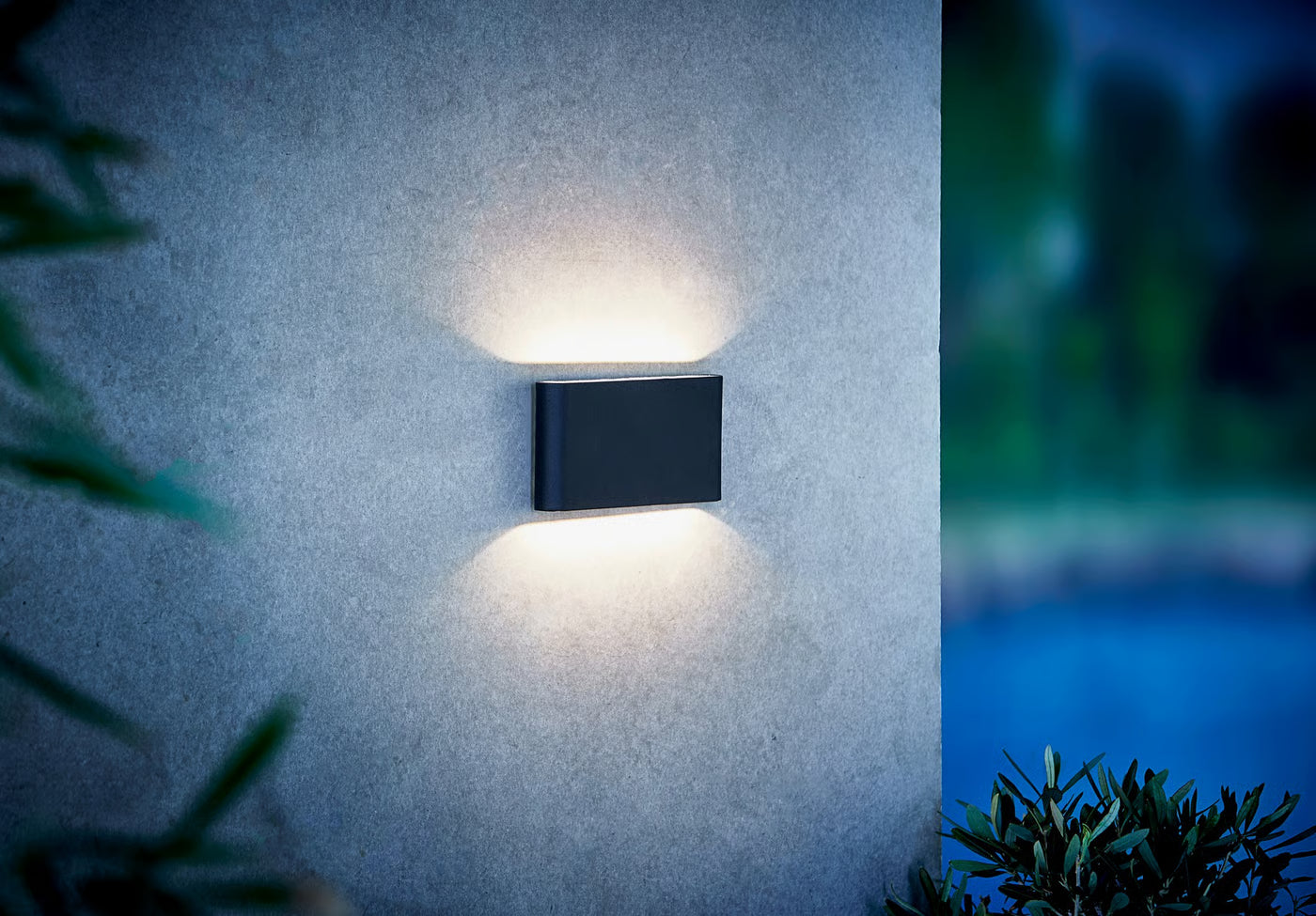 Kinver Wall Light- Black/ White
