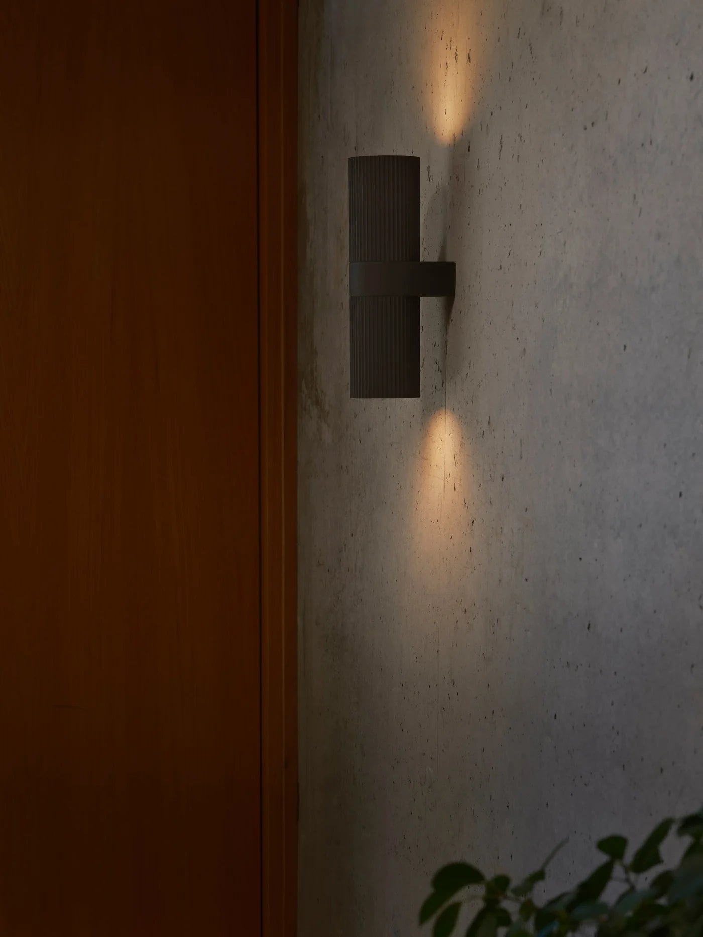 Kyklop Ripple Wall light- Black/ Rusty Finish