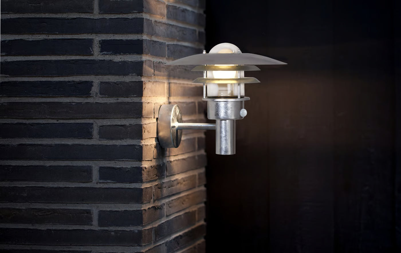 Lønstrup 22/32 Sensor Wall light- Galvanized