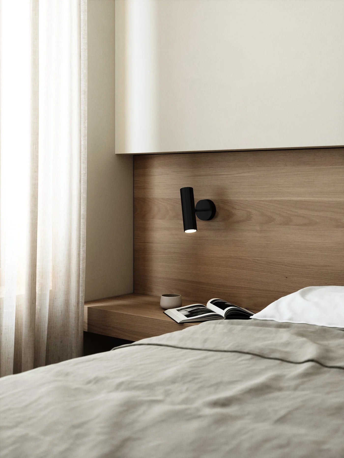 MIB 6' Wall Light- Black/ Chrome/White
