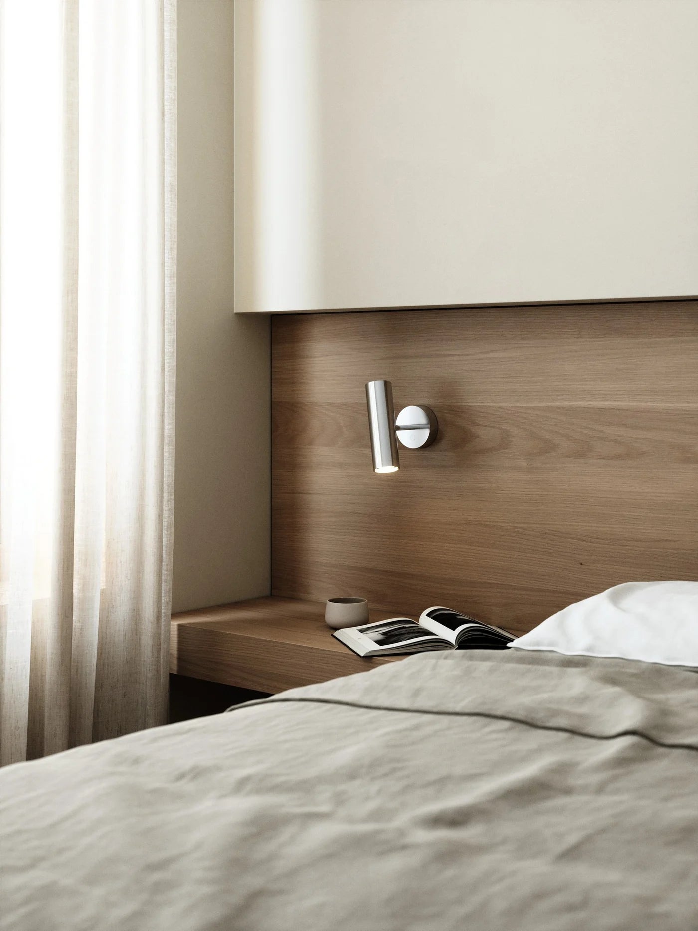 MIB 6' Wall Light- Black/ Chrome/White