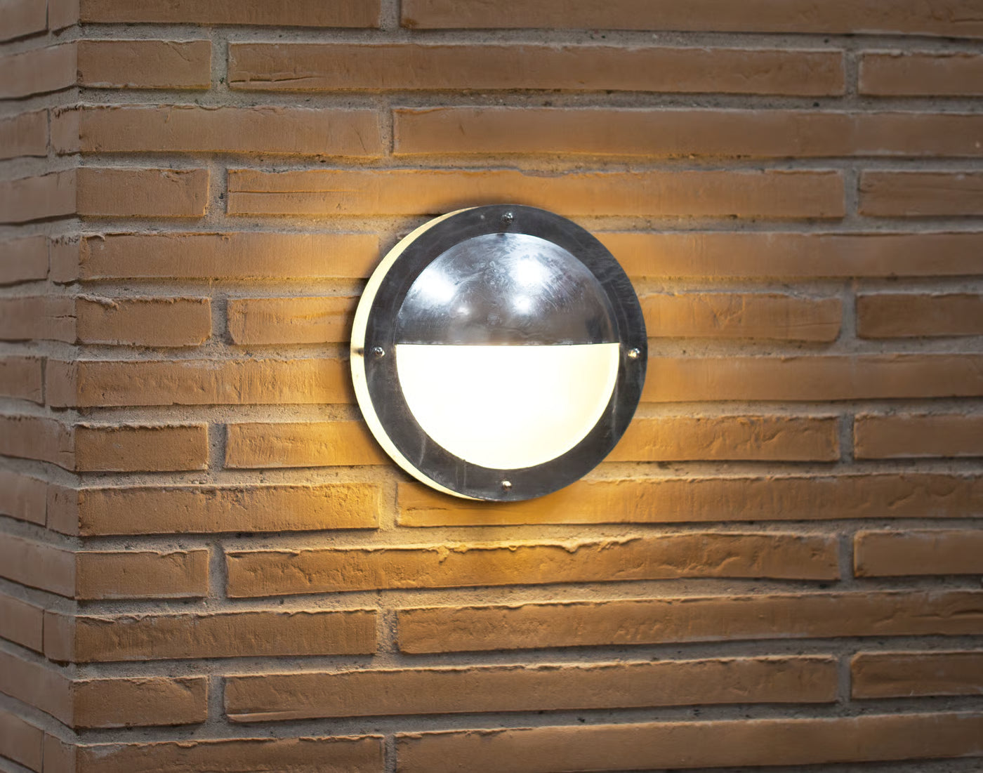 Malte Wall light- Galvanized