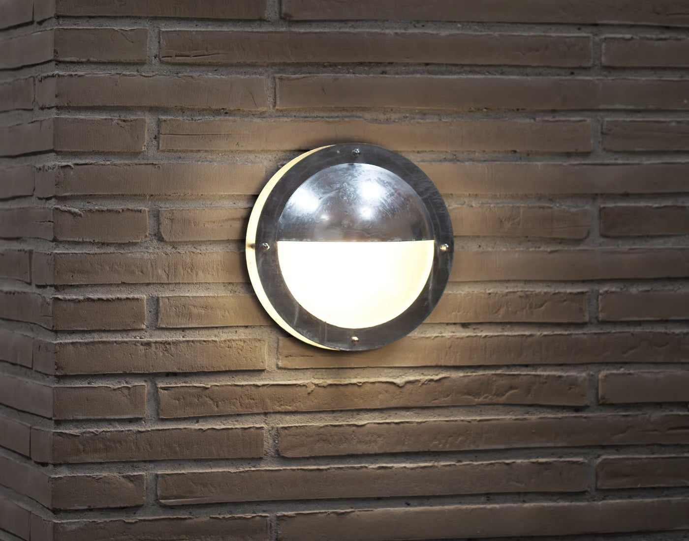 Malte Wall light- Galvanized
