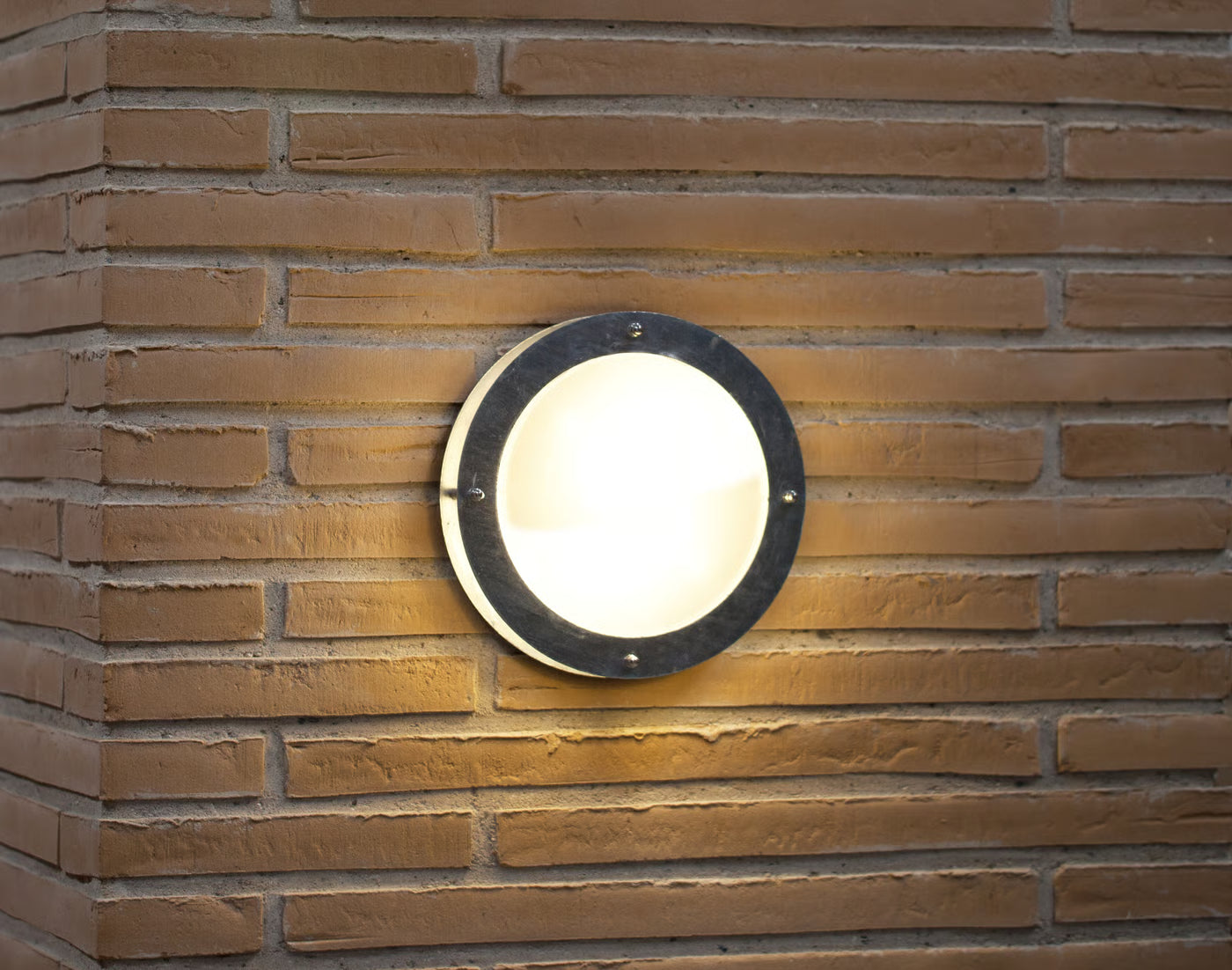 Malte Wall light- Galvanized