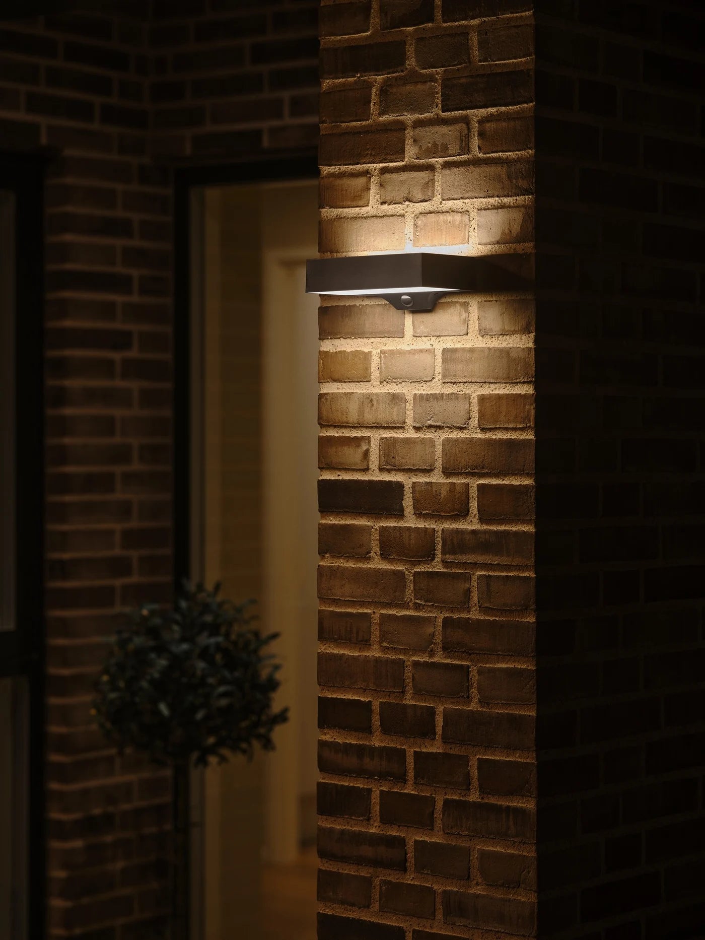 Monay Round/ Square Solar Wall light