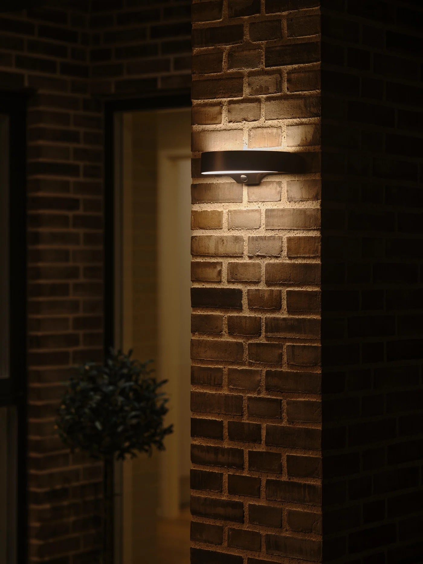 Monay Round/ Square Solar Wall light