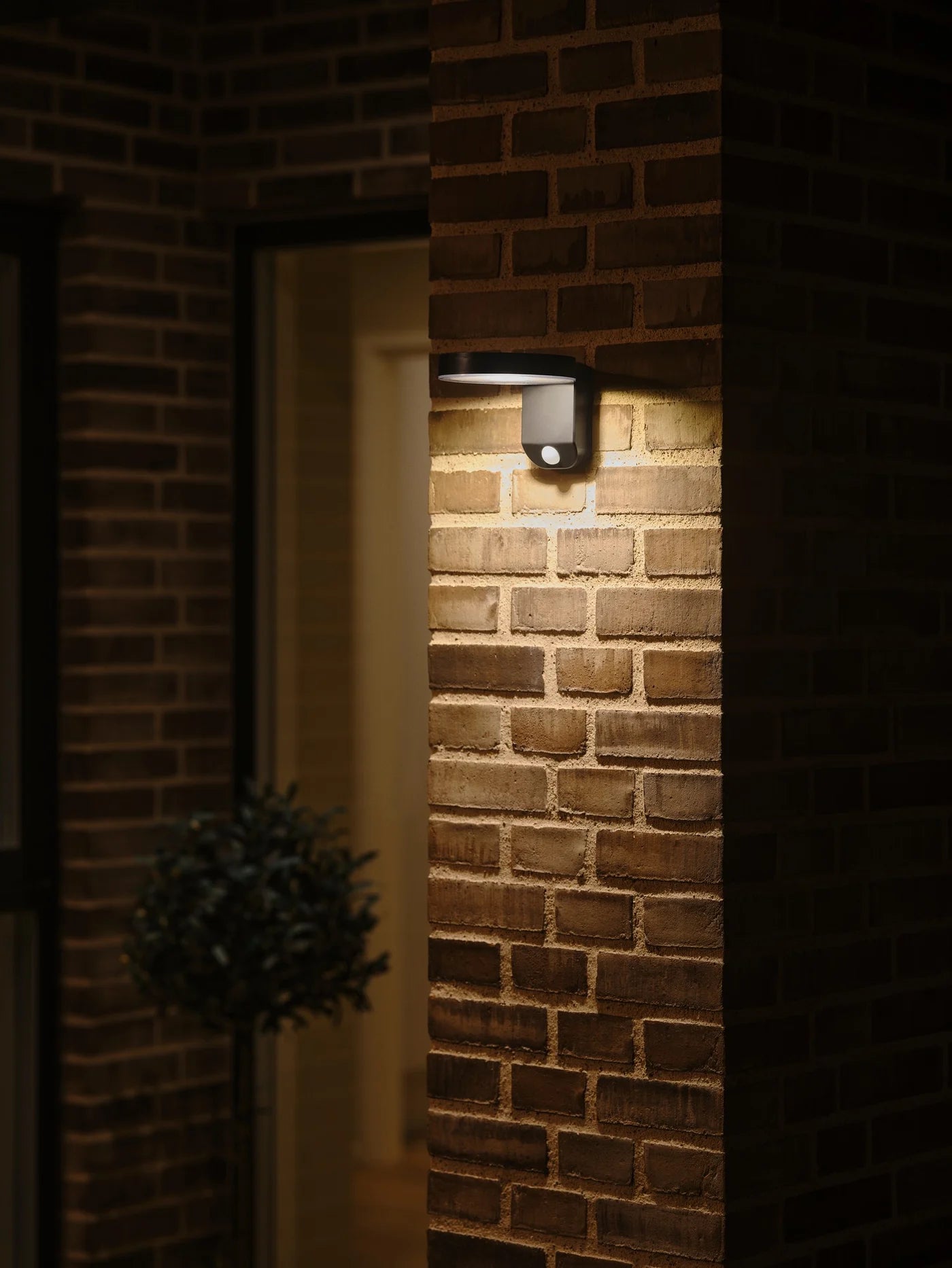 Rica Round/ Square Solar Wall light