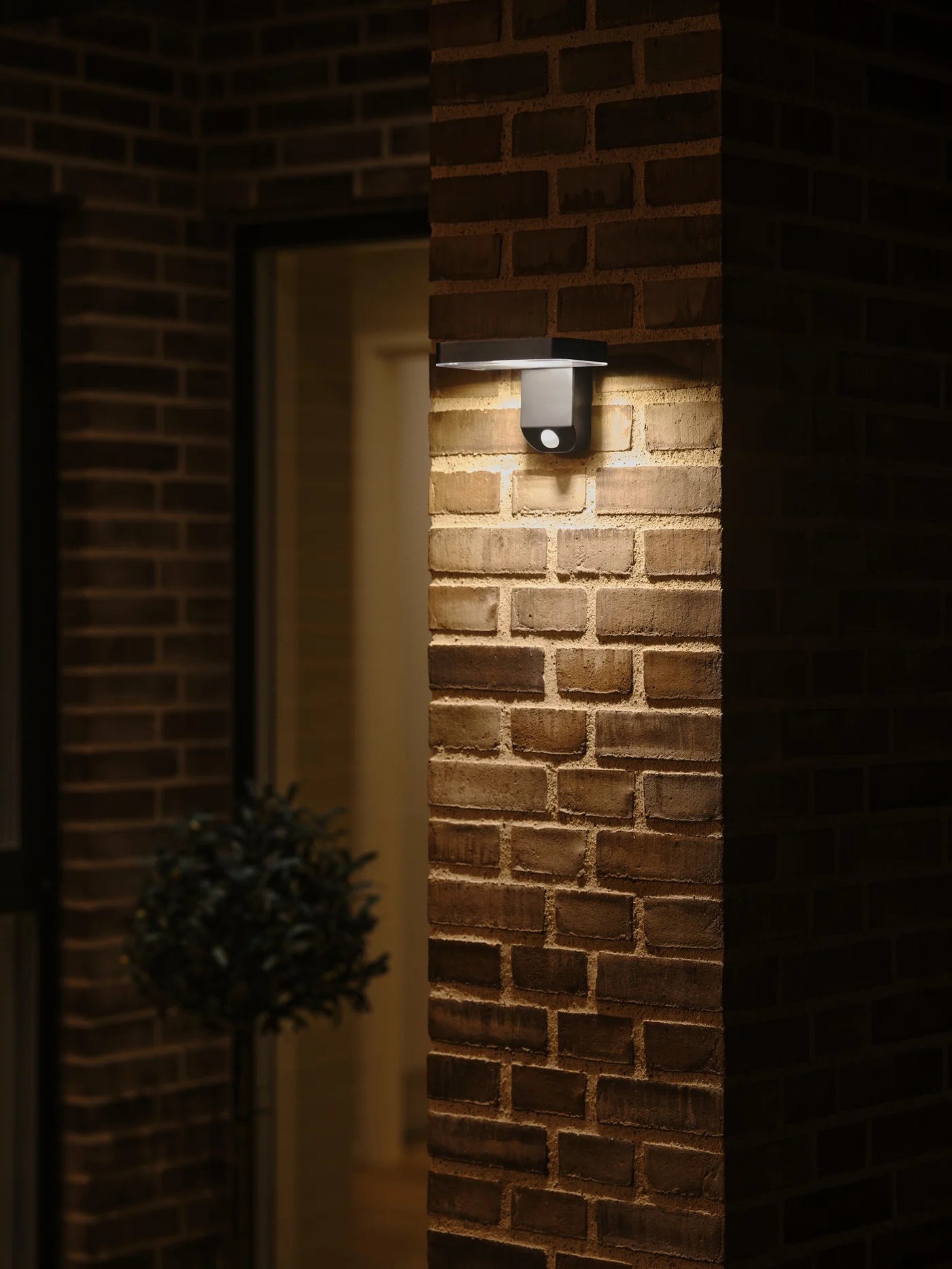 Rica Round/ Square Solar Wall light