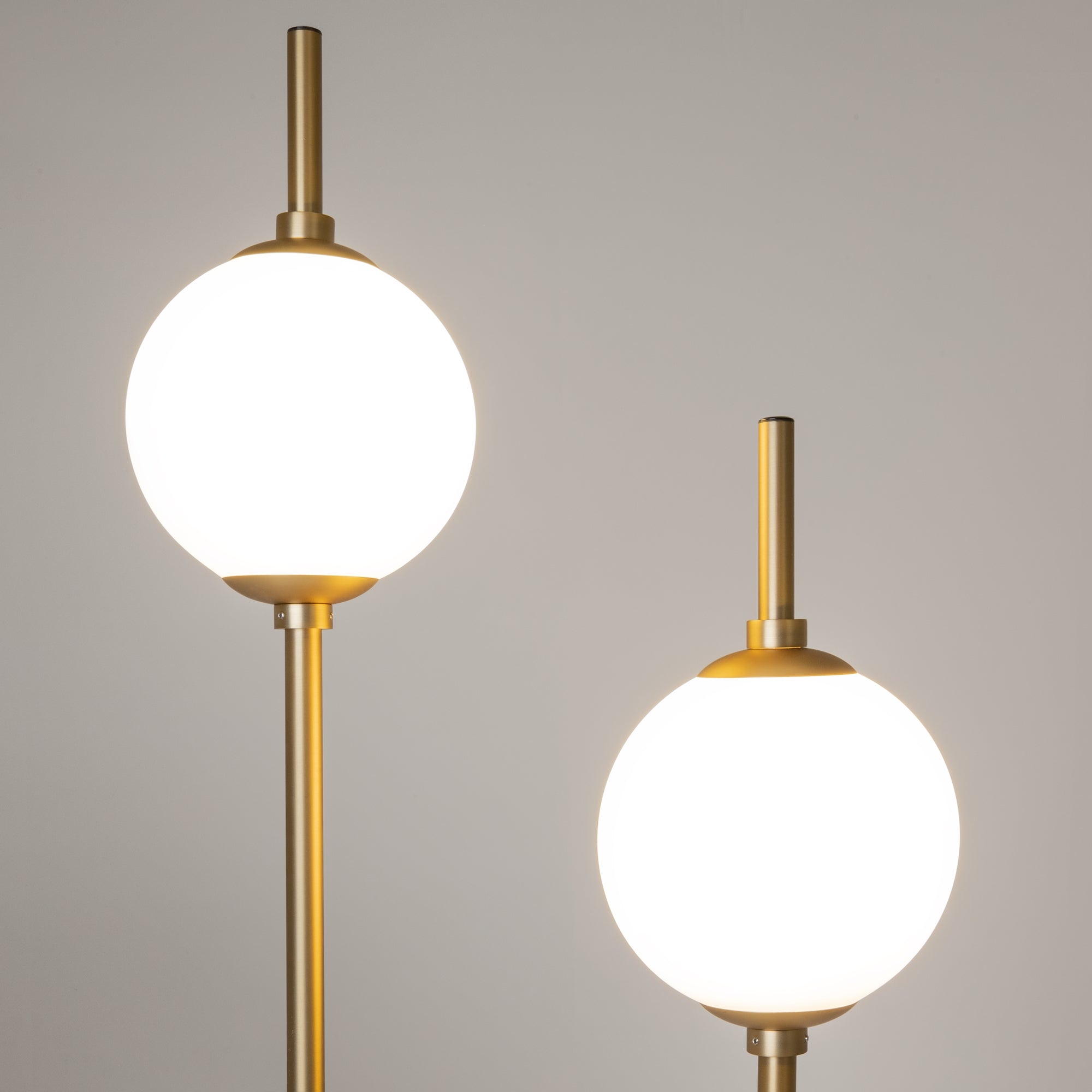 The Sixth Sense Floor lamp Integrated LED - Black & White/Brass & White Finish