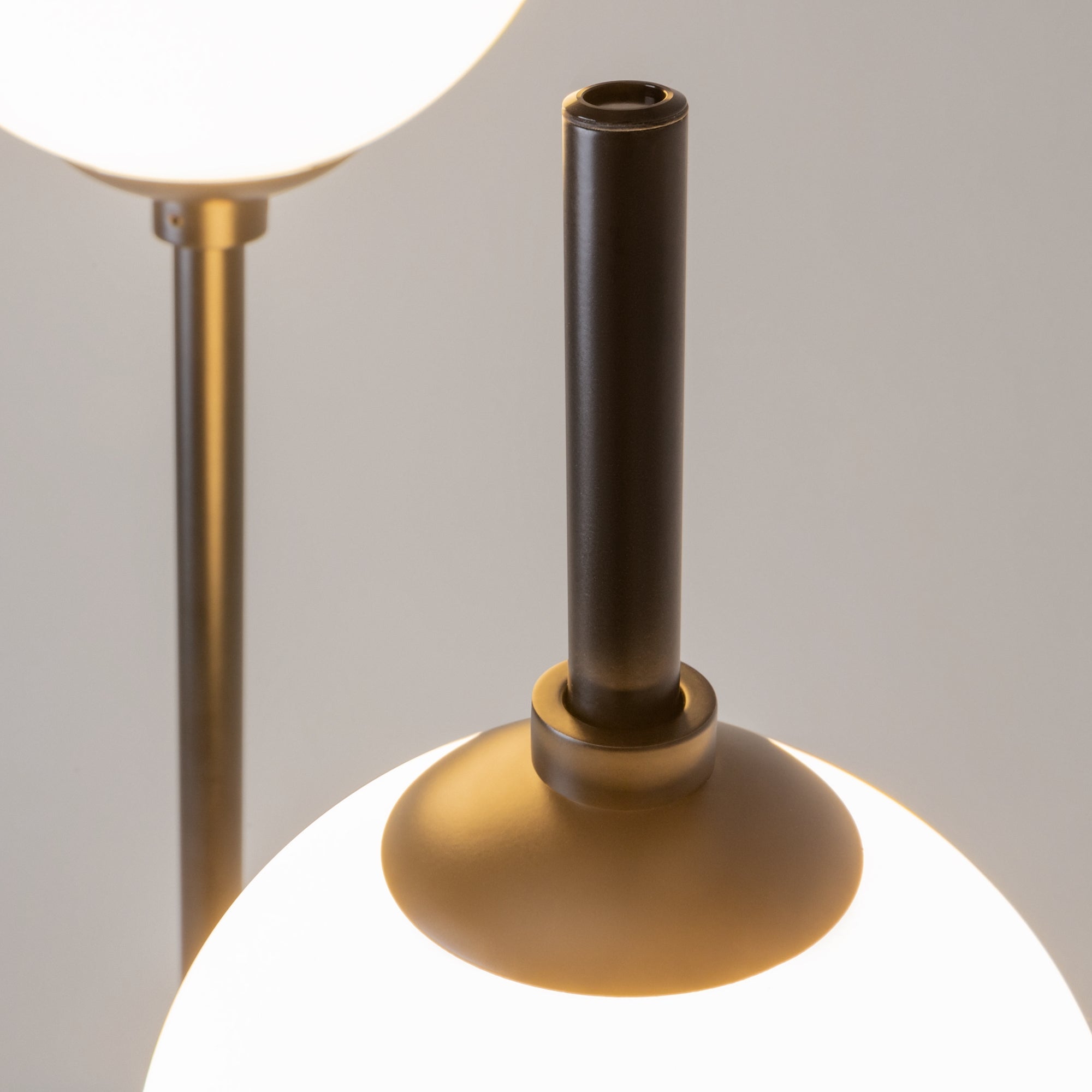 The Sixth Sense Floor lamp Integrated LED - Black & White/Brass & White Finish
