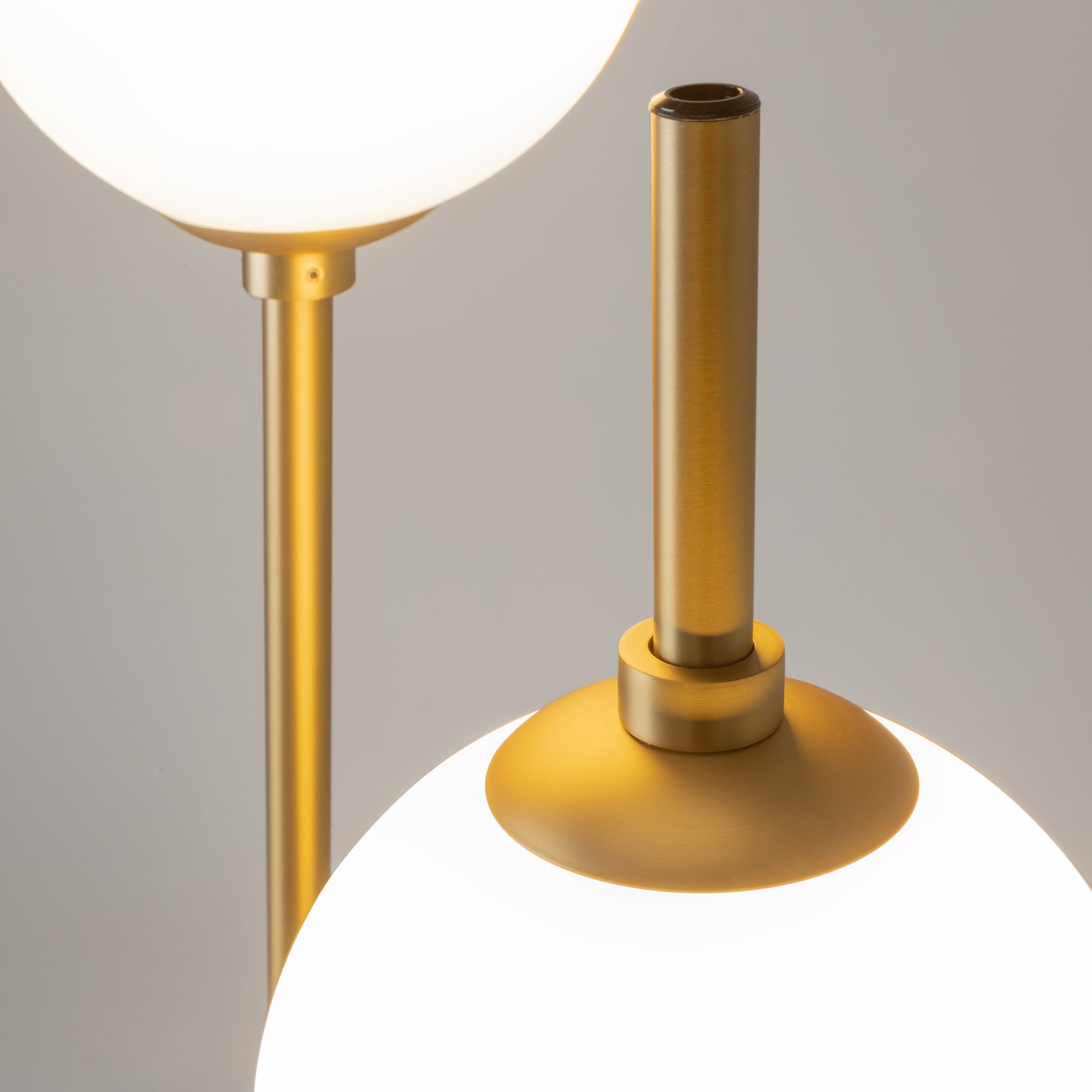 The Sixth Sense Floor lamp Integrated LED - Black & White/Brass & White Finish