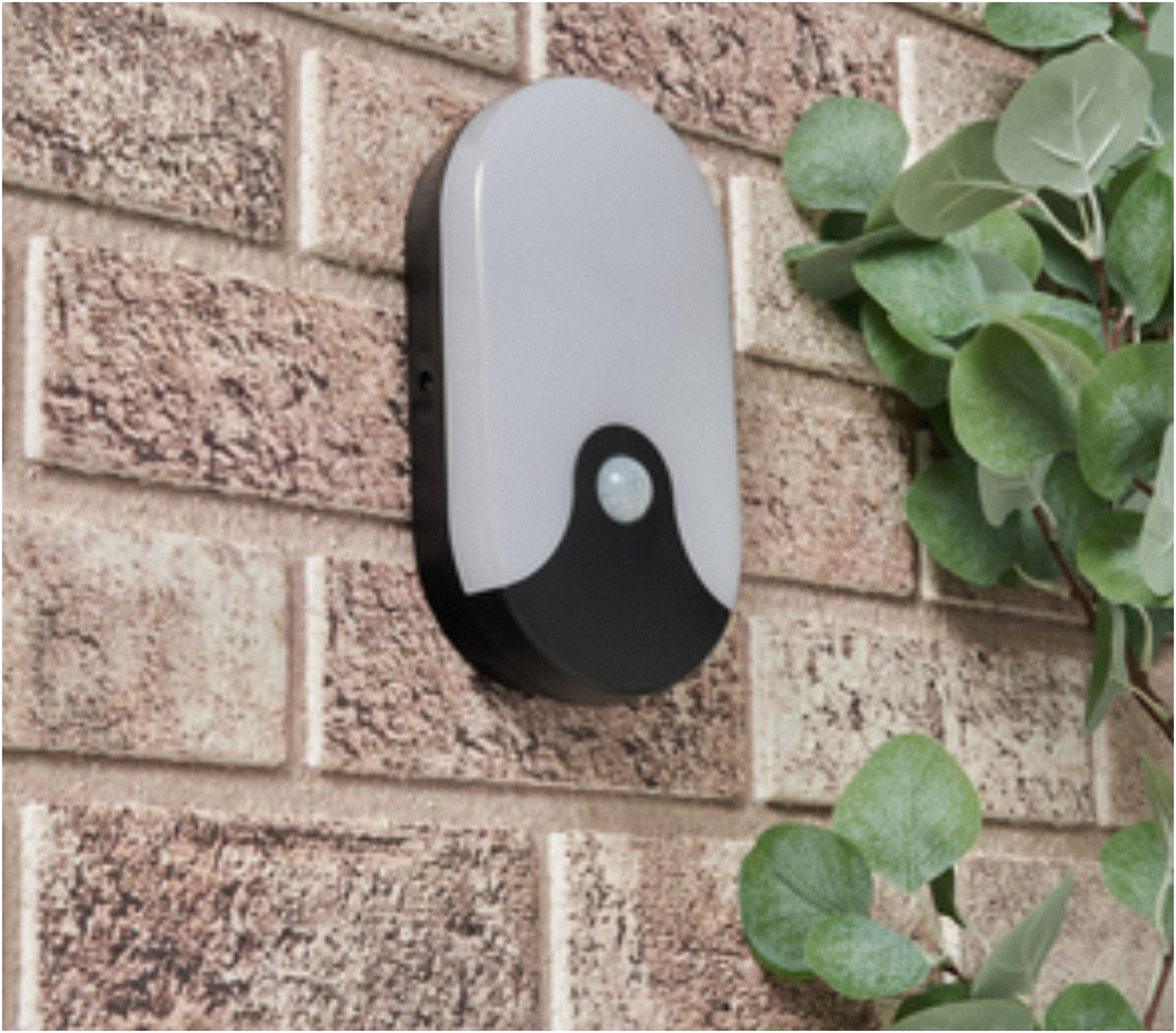 Turus 15 Watt LED Outdoor Bulkhead Light with PIR- Round/ Oval Finish