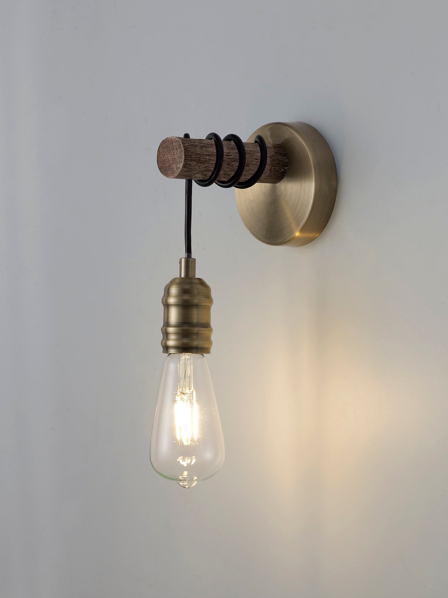 Ambover Wall Lamp, 1 x E27, Medium Oak & Antique Brass IP20
