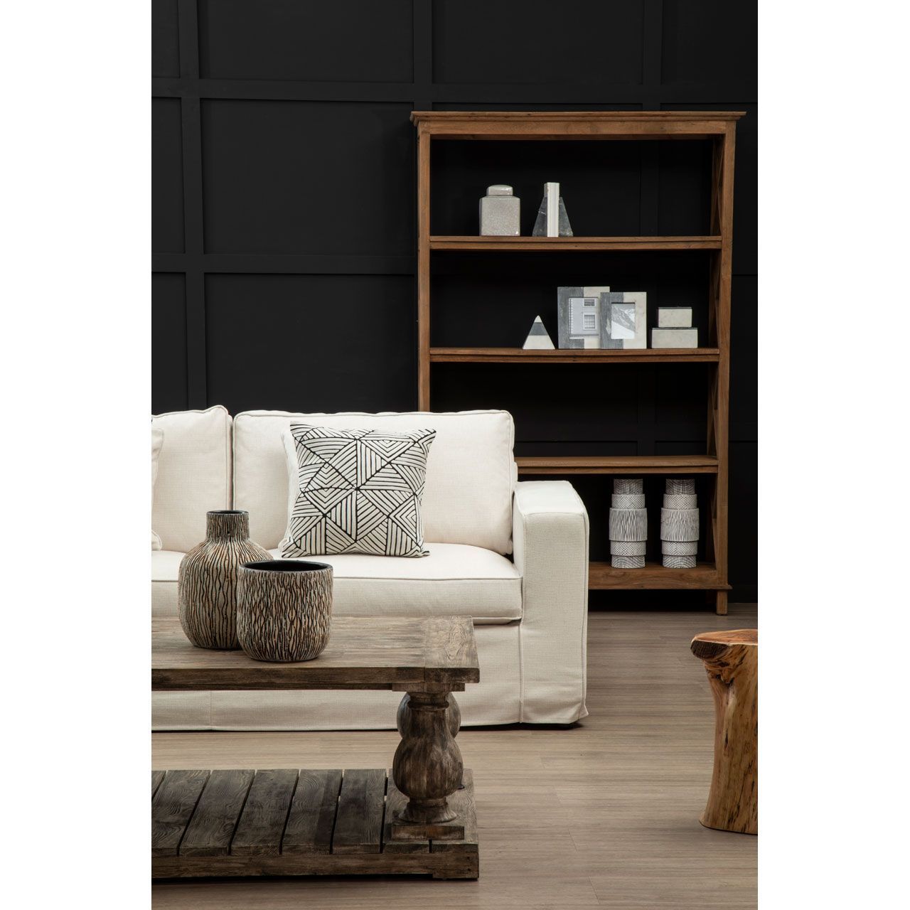 Arid Eartheware Vase- Black Finish