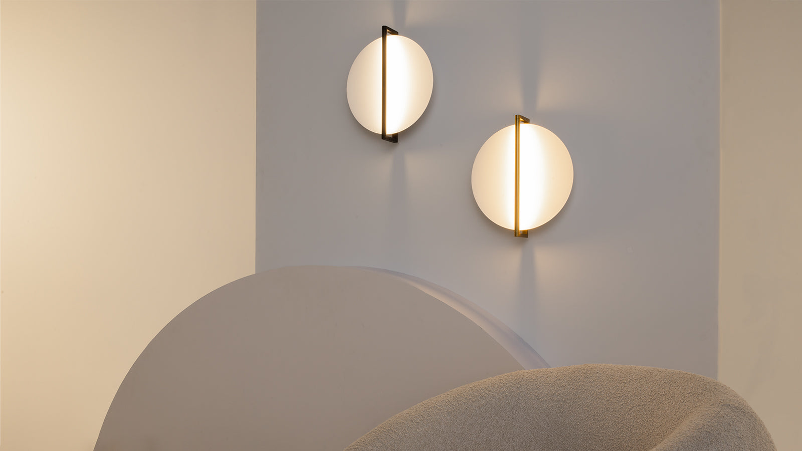 Mira LED Wall Light - Brass/Black