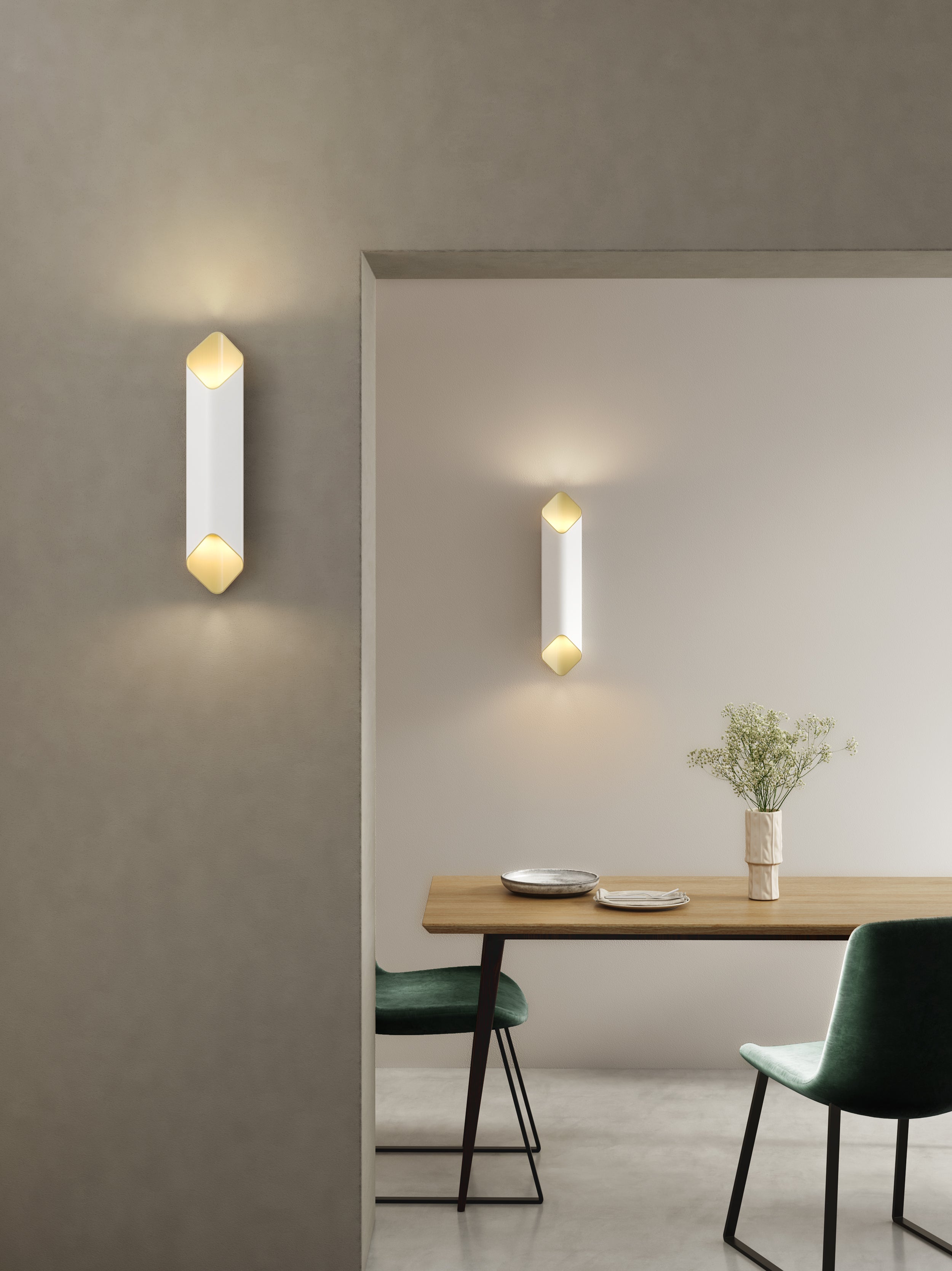 Ako 420/600 Phase Wall Light- Black/ White