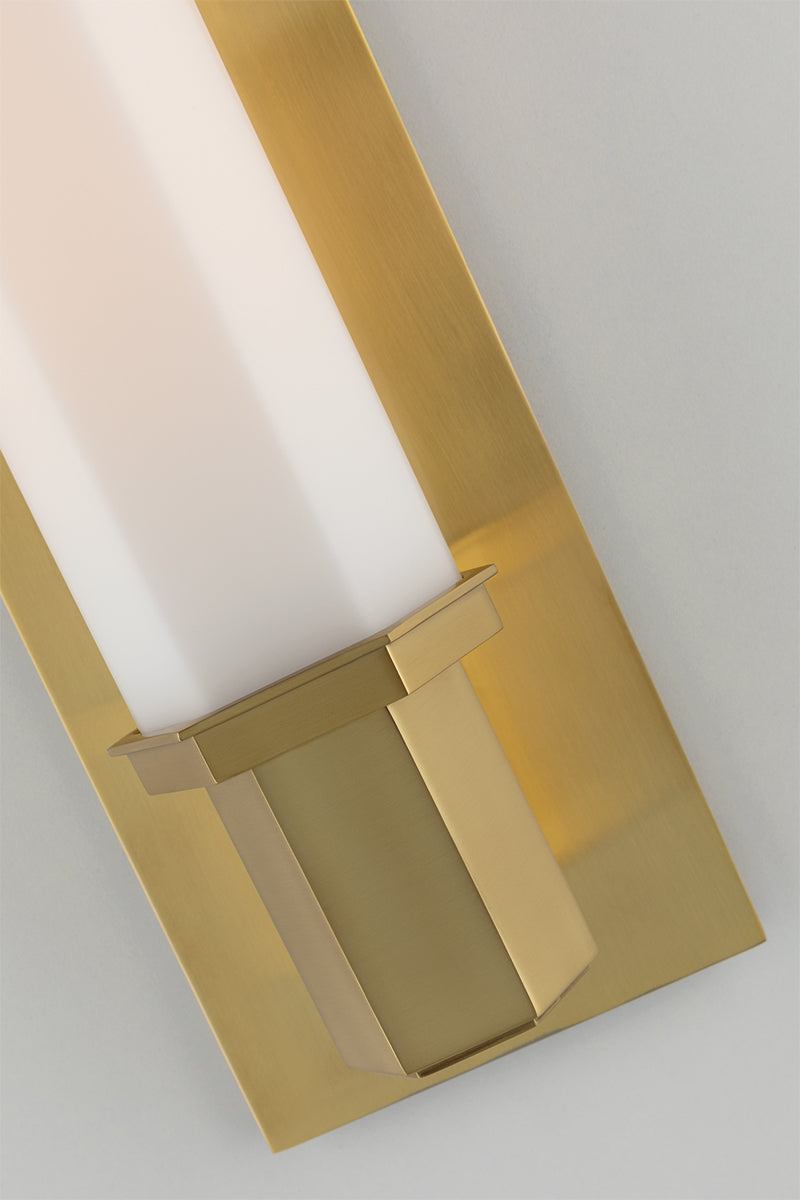 Walton 1Lt Bath Bracket - Aged Brass