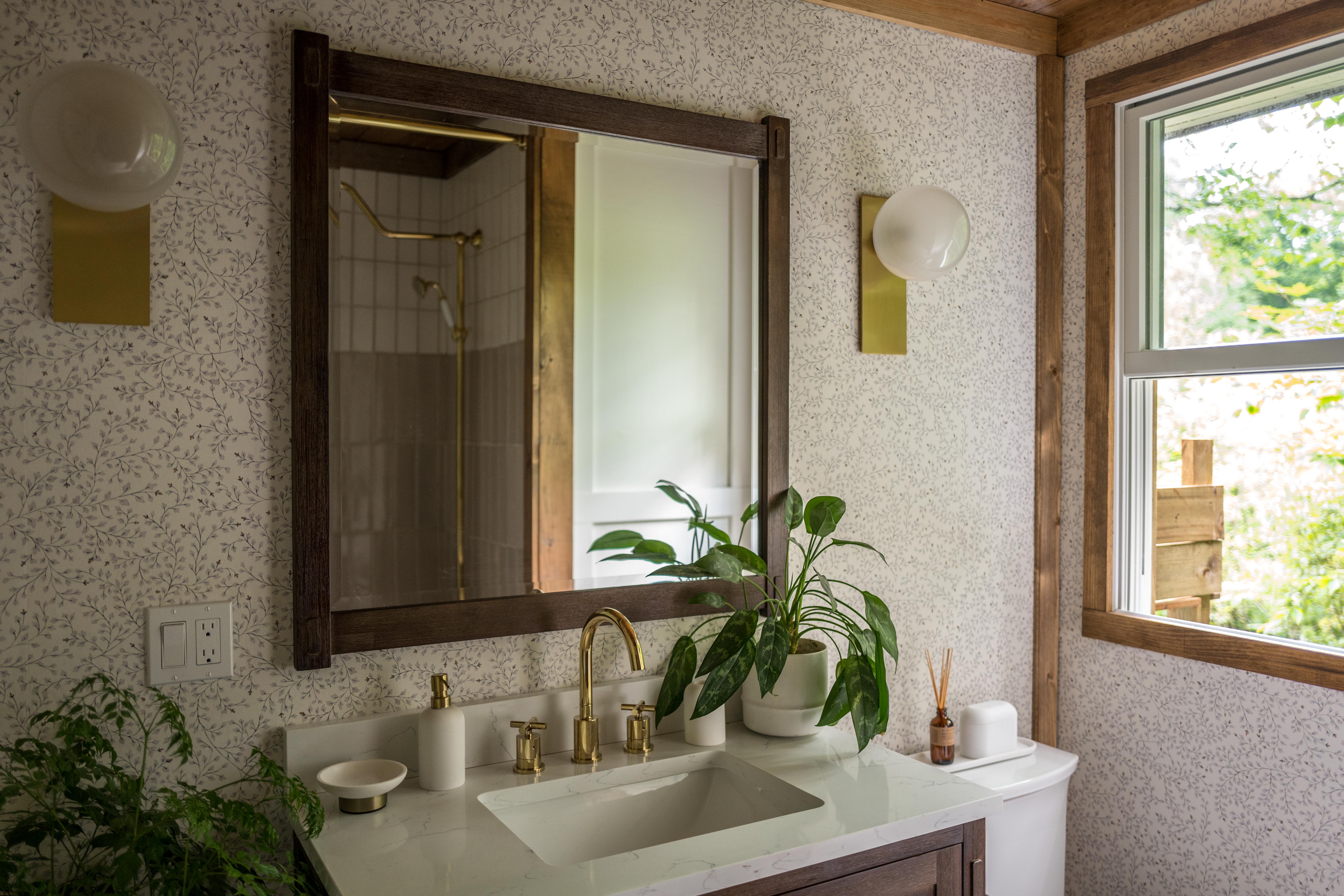 Hinsdale 1Lt Wall Sconce - Aged Brass