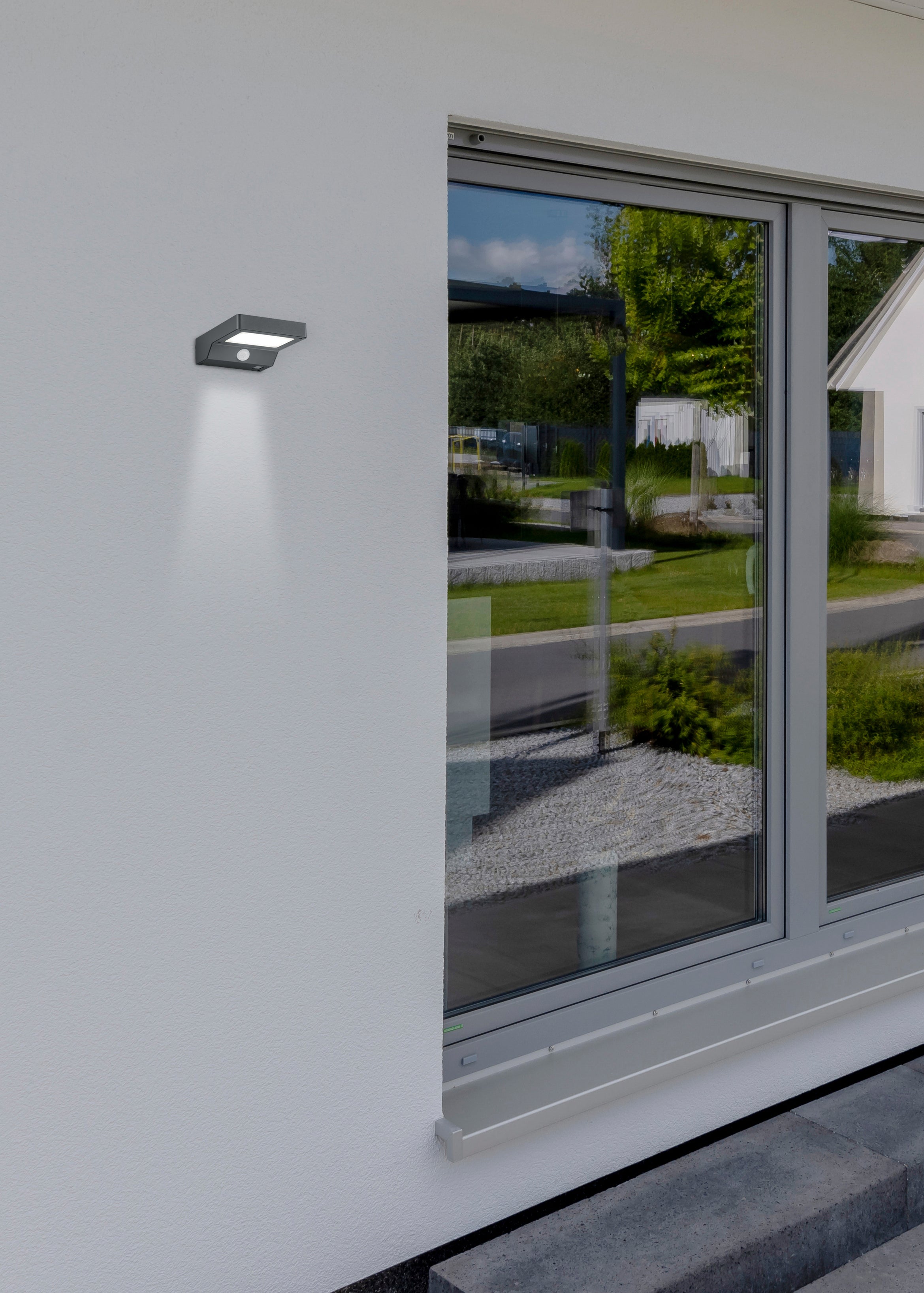 Fomosa LED Solar Wall Light - Cusack Lighting