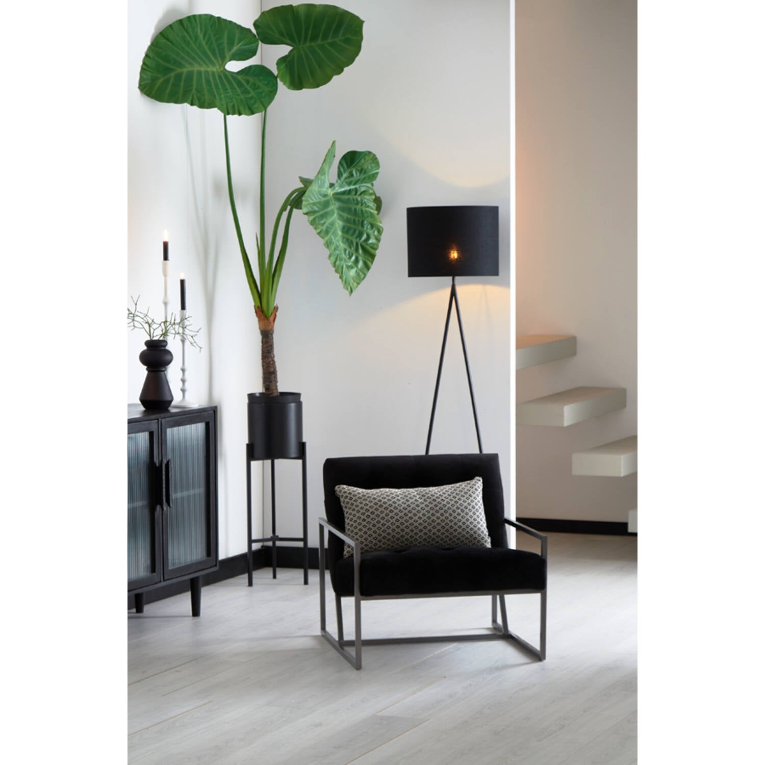 Geneve Velvet Chair - Black Finish