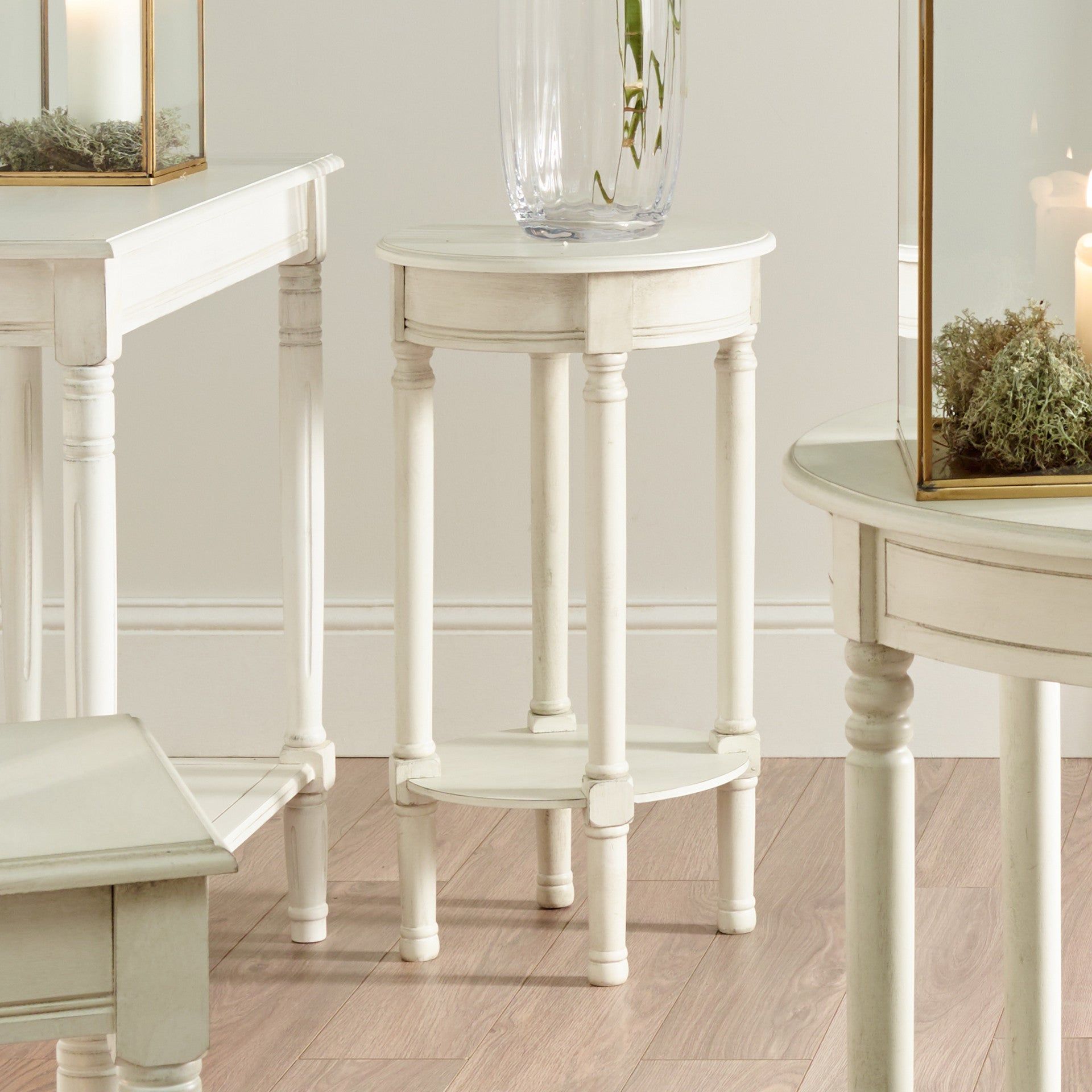 Heritage Round Pine Wood Round Accent Table K/D- White Finish