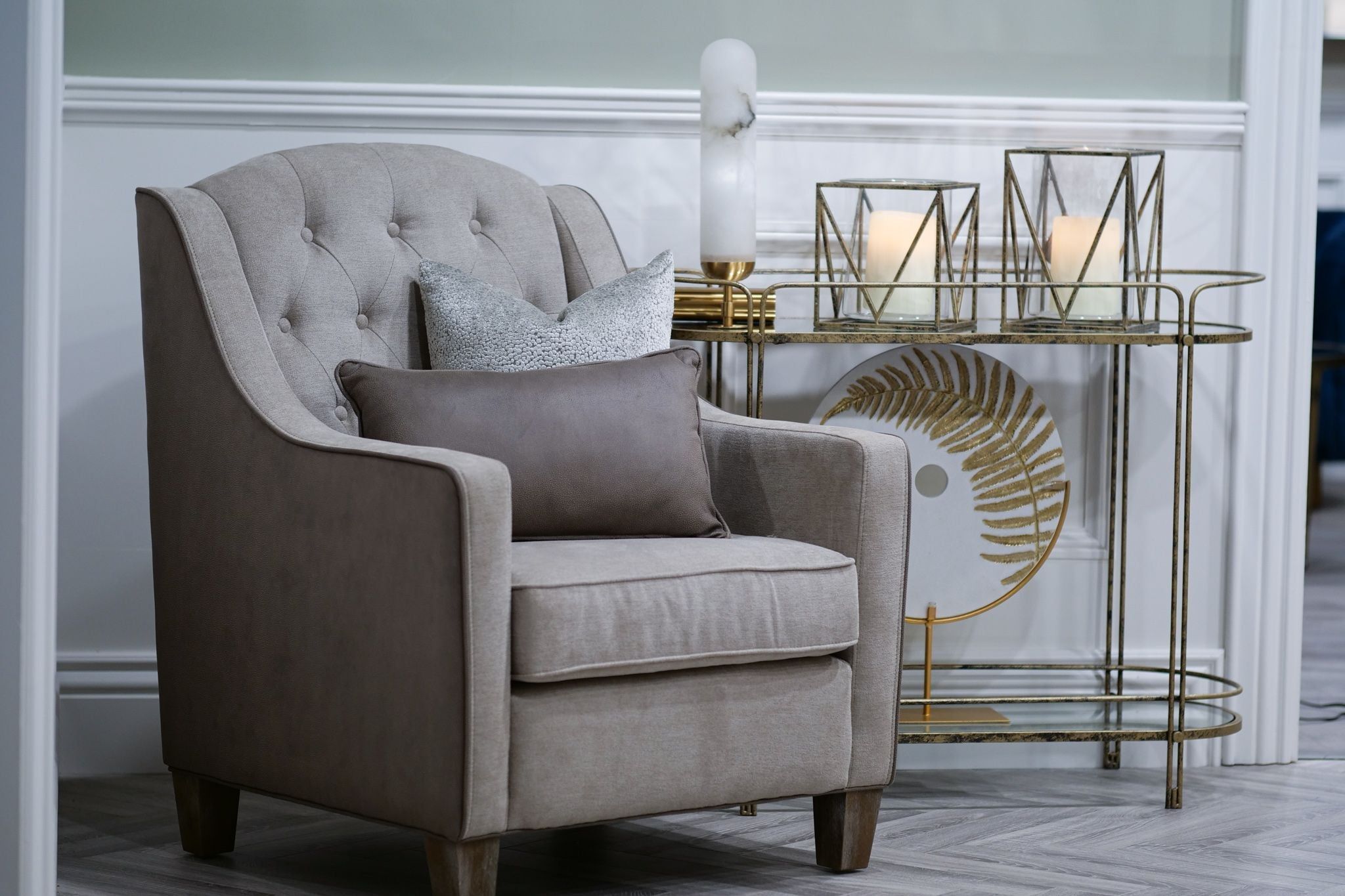 Leaf Circle Decor - Gold & White Finish