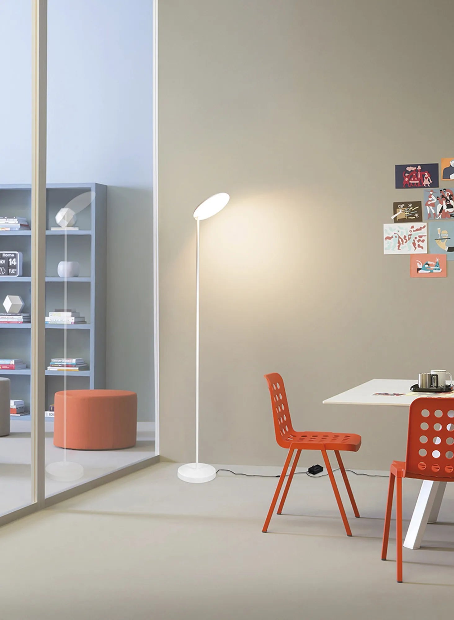 Nassau Floor Lamp Dimmable- White & Black