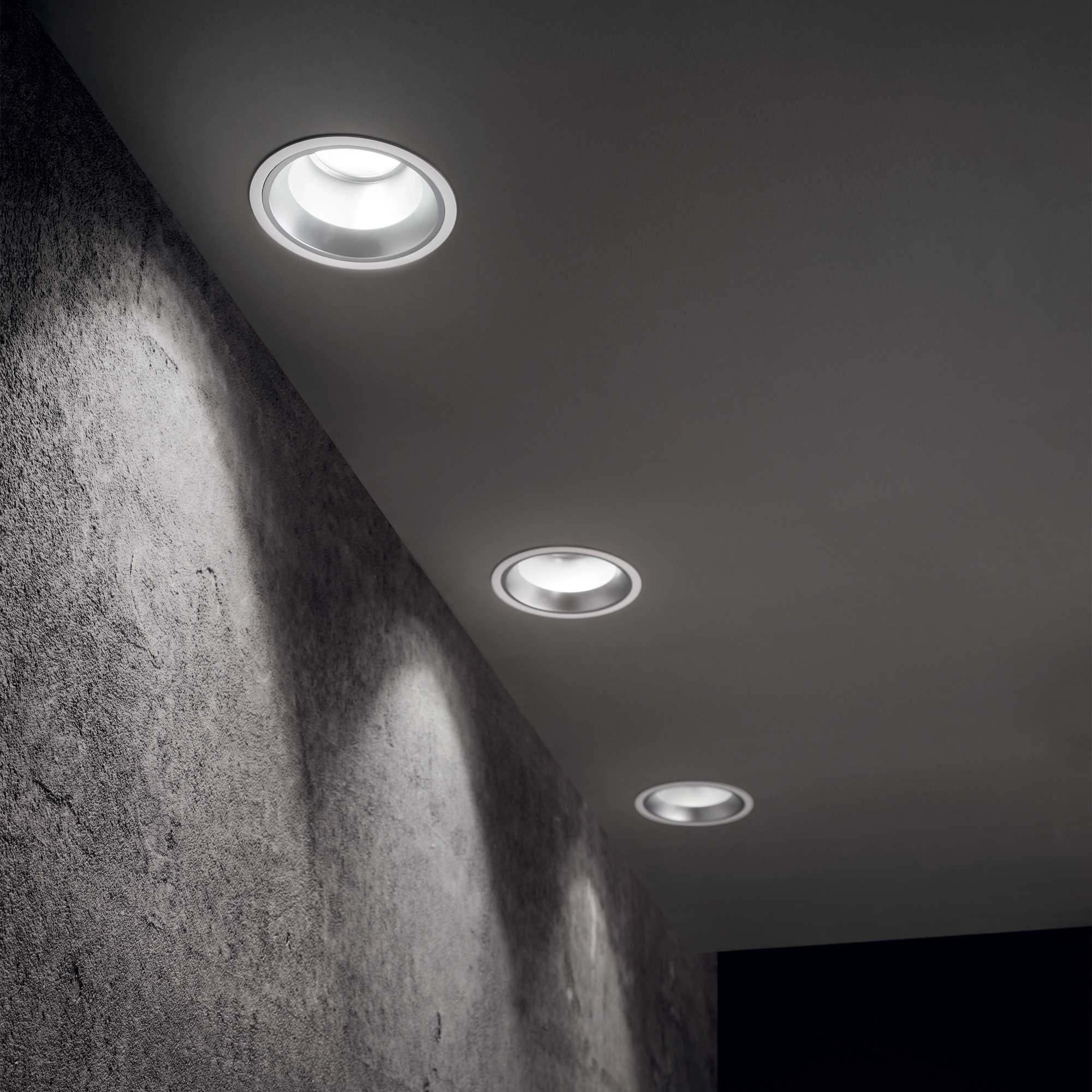 Off Recessed light - Black/White Finish - Cusack Lighting