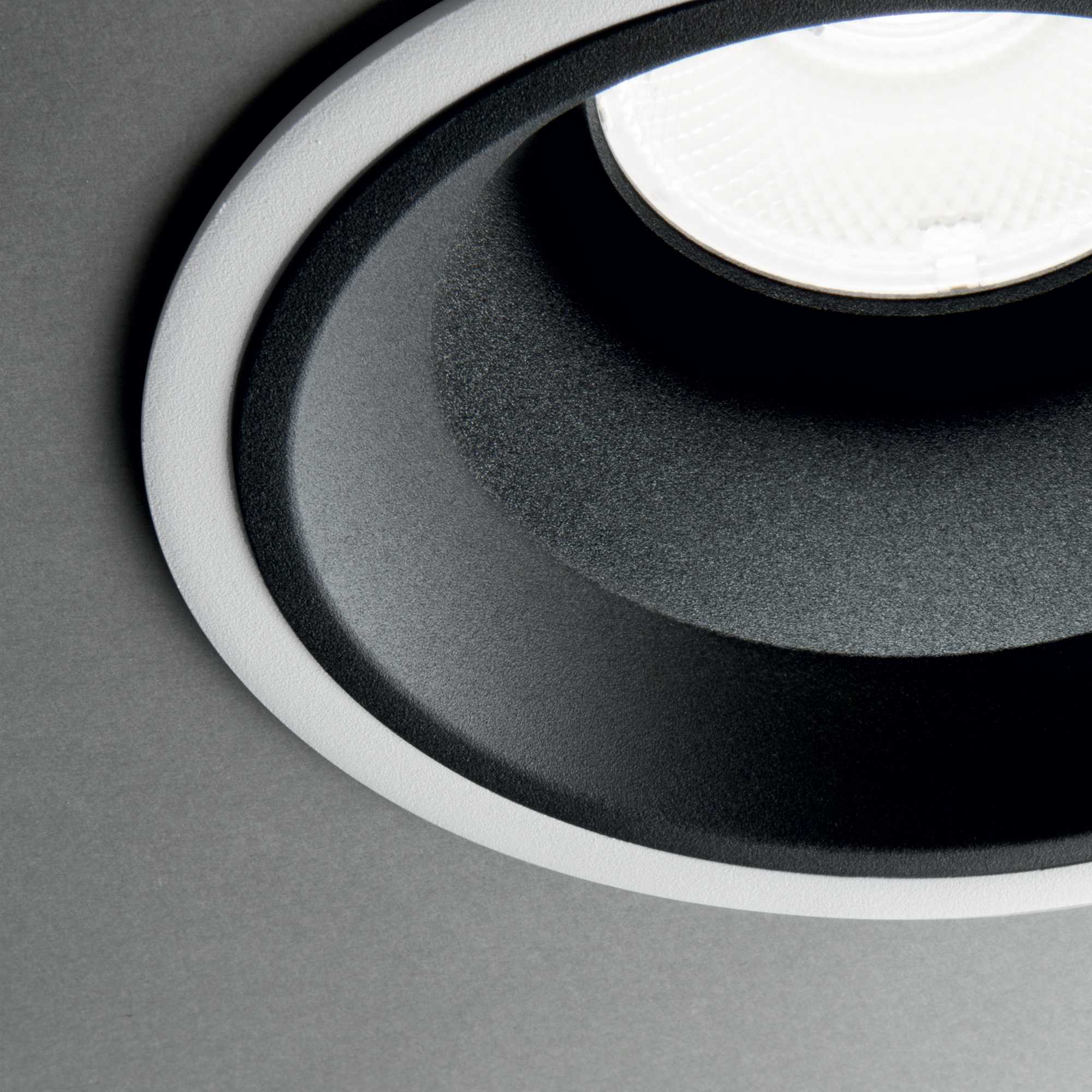 Off Recessed light - Black/White Finish - Cusack Lighting
