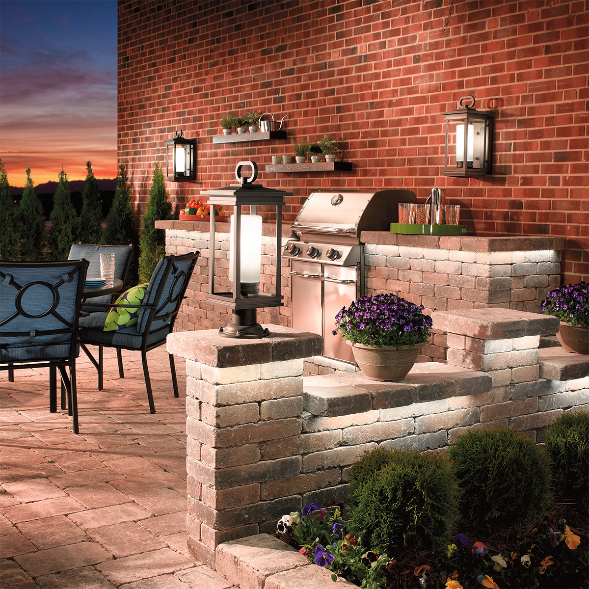 South Hope Medium Wall Lantern - Rubbed Bronze Finish