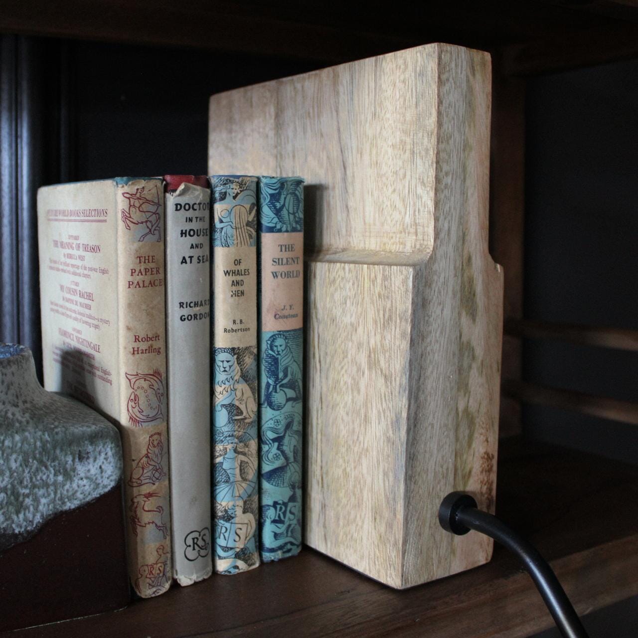Teoranta Wooden Bookshelf Lamp- Green/ White Shades