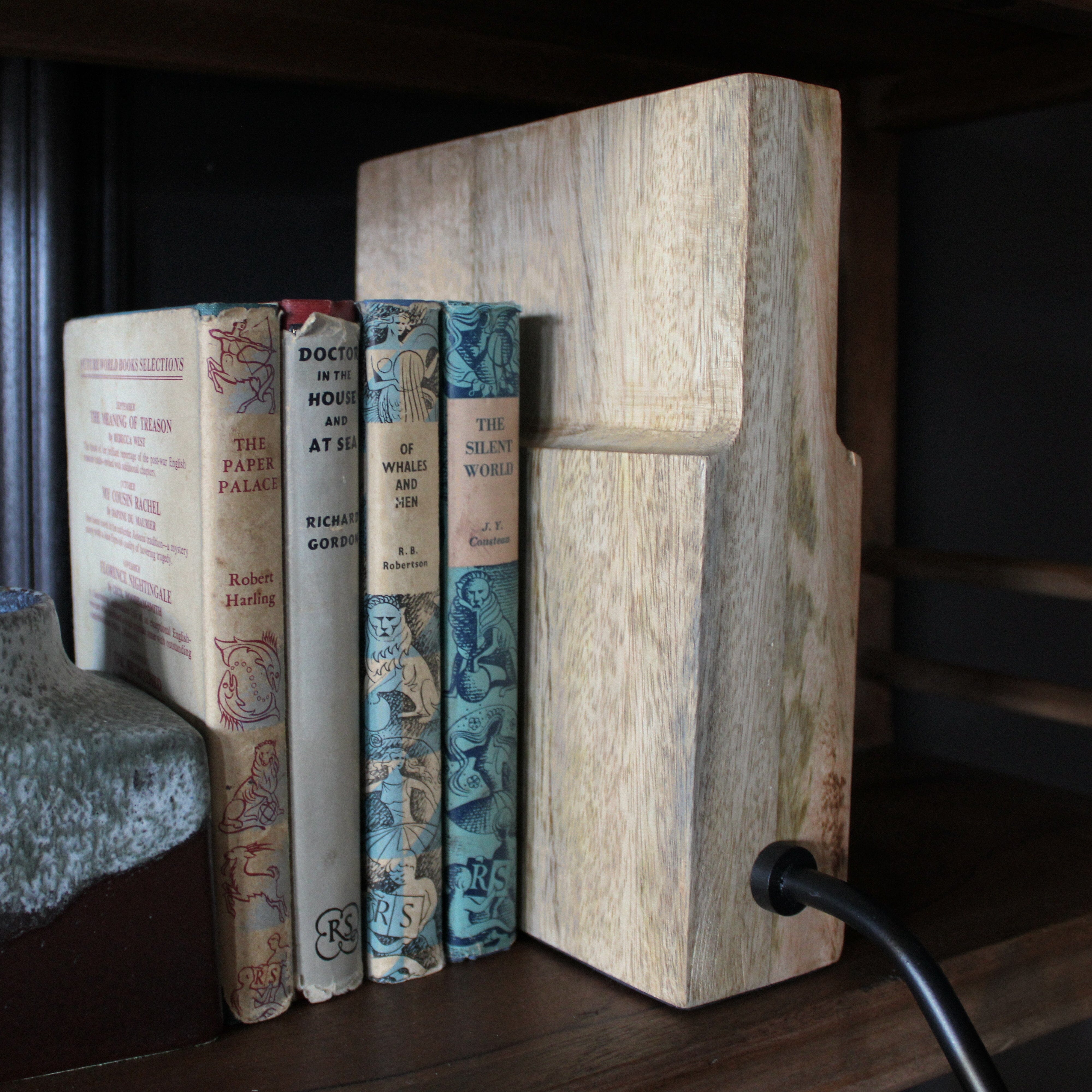 Teoranta Wooden Bookshelf Lamp- Green/ White Shades