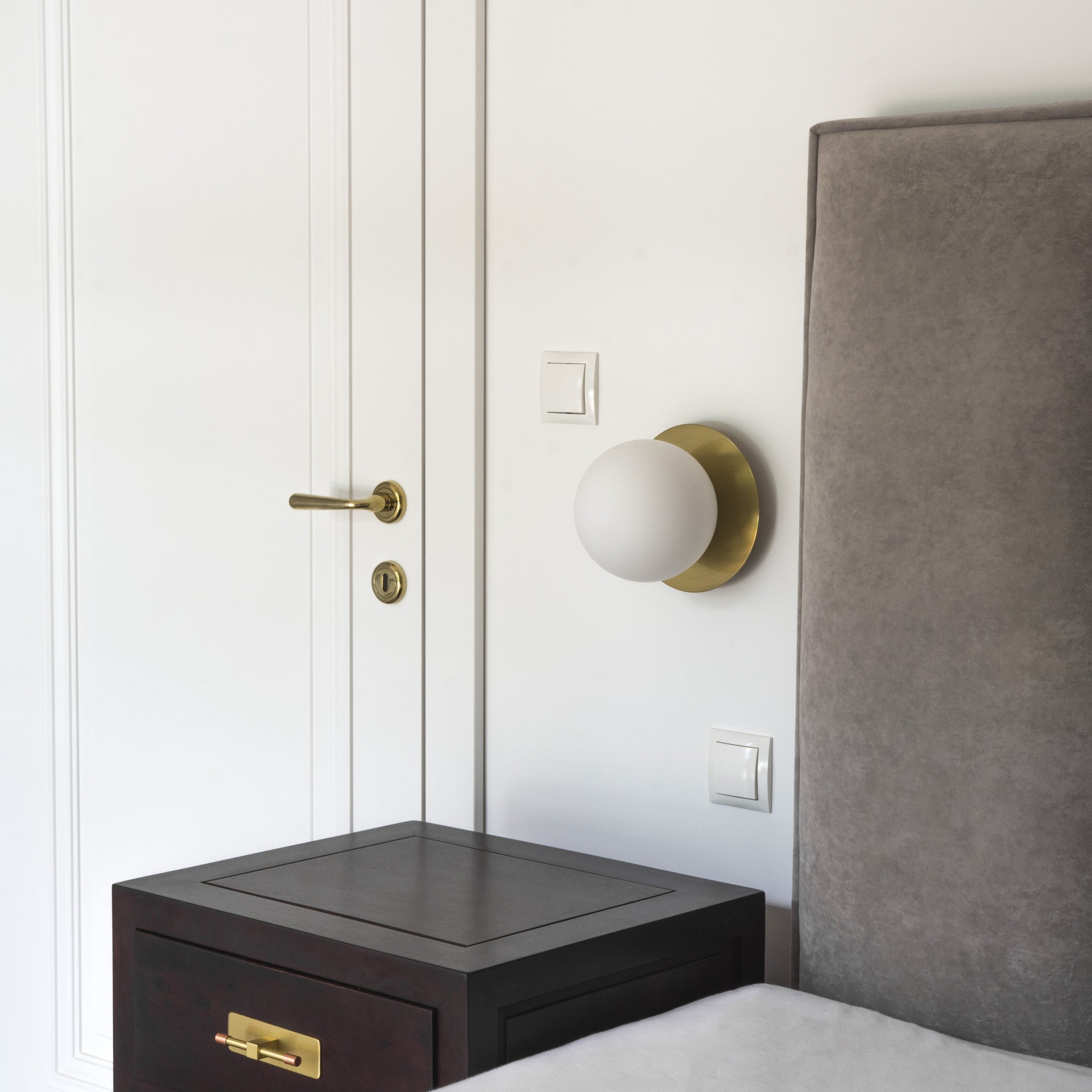 Cape Town Wall Light Black/Gold/Chrome -Finish
